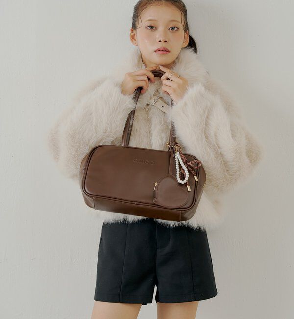  「【2サイズ展開】チャーム付きスクエアボストンバッグ【タブレット端末収納可能】」|ボストンバッグ|