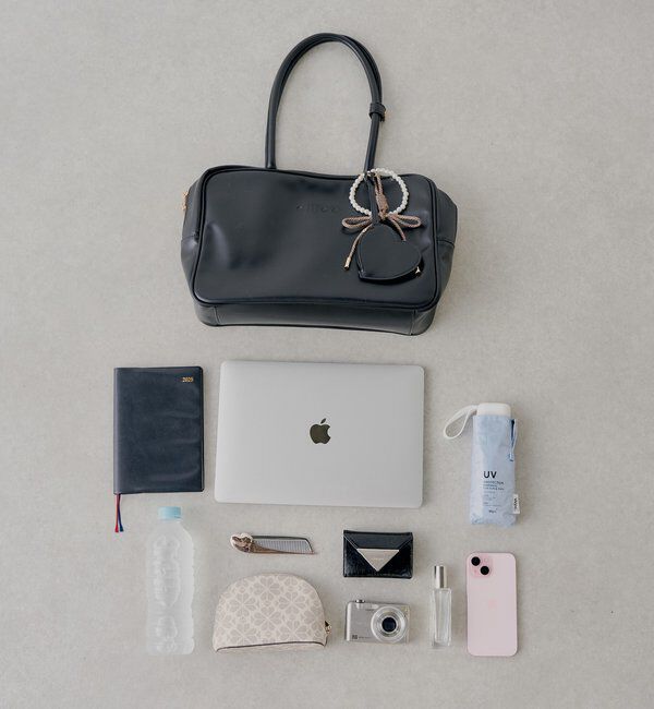  「【2サイズ展開】チャーム付きスクエアボストンバッグ【タブレット端末収納可能】」|ボストンバッグ|