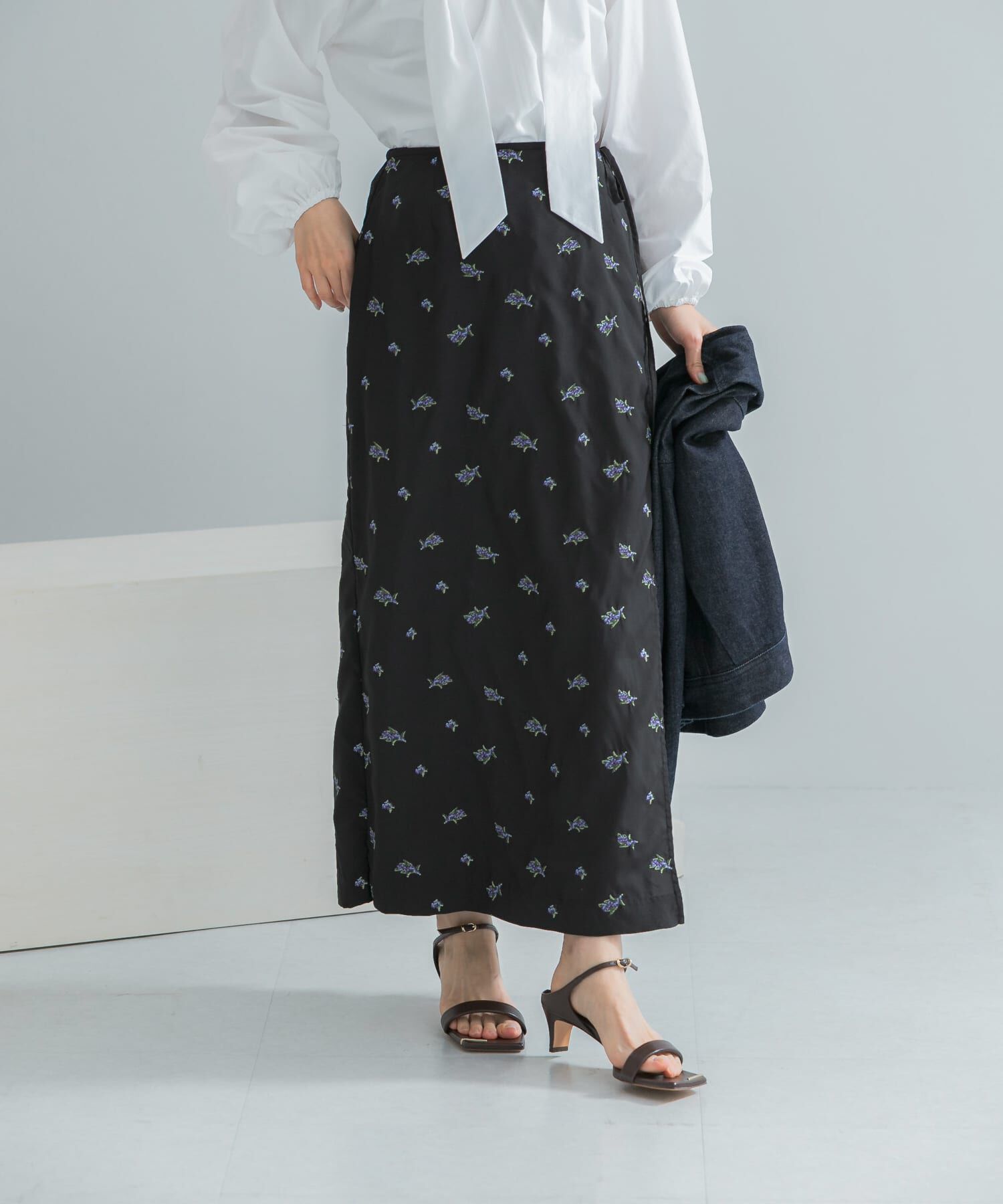 URBAN RESEARCH ROSSO「フラワー刺繍ラップストレートスカート」|スカート|