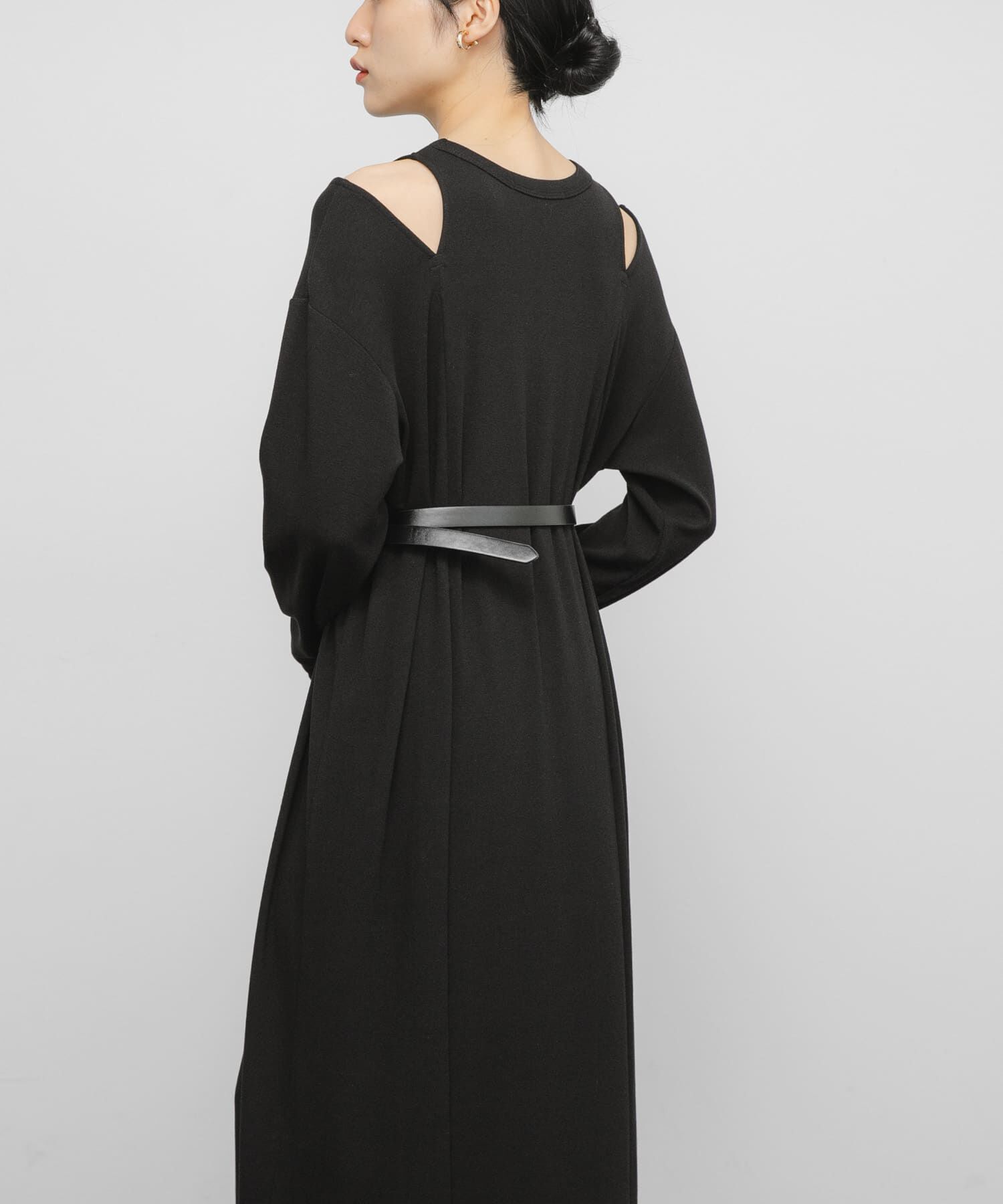  「ショルダーカットワンピース」|ワンピース|