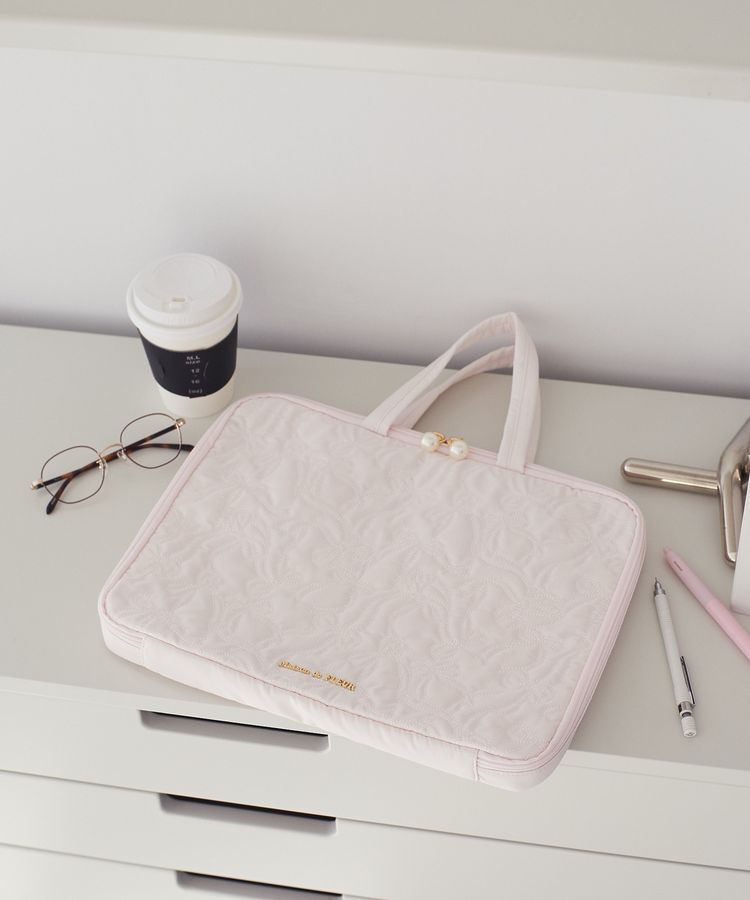 Maison de FLEUR「【PCスタンド内蔵】リボン柄キルティングPCケース」|その他|ピンク