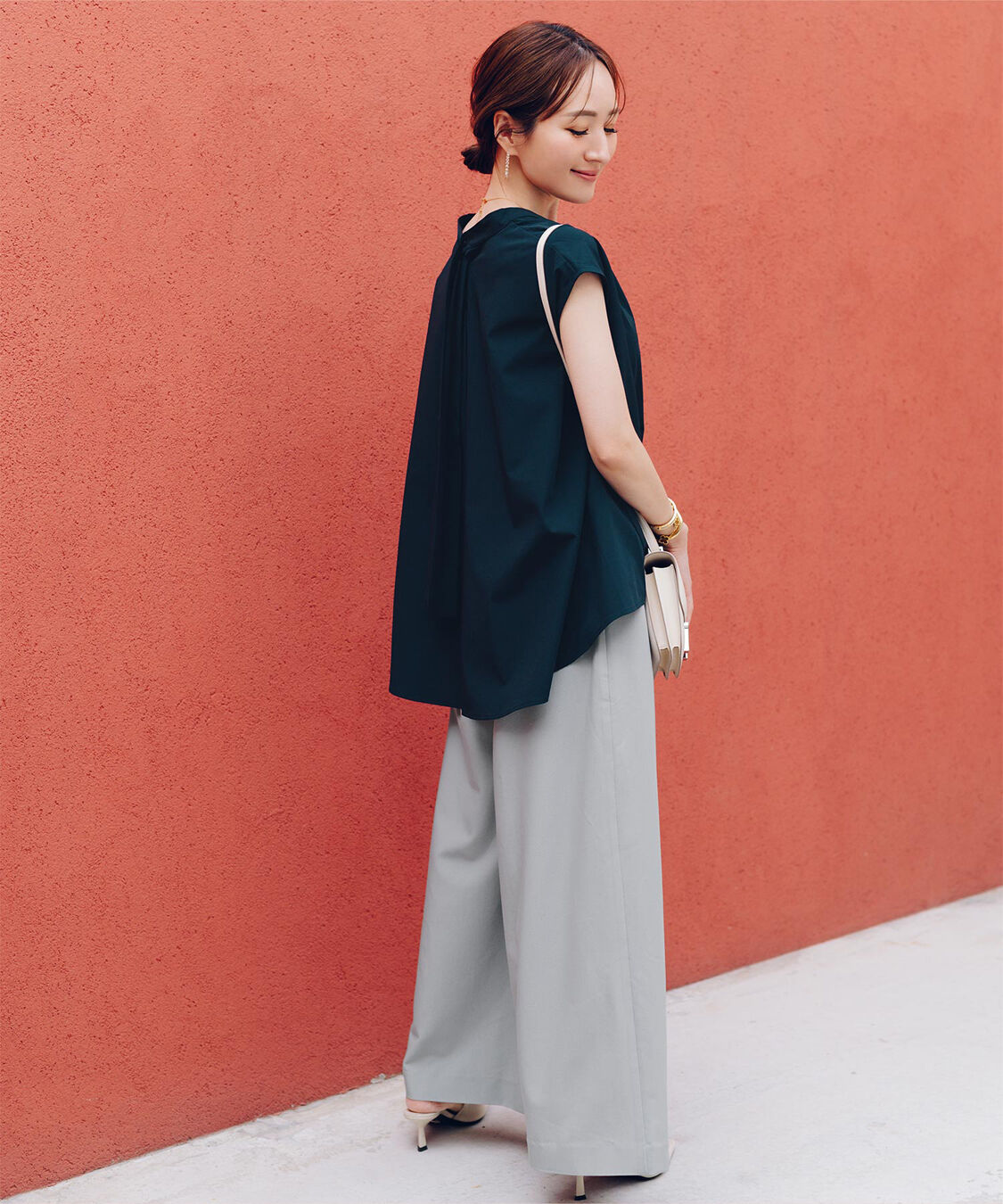 ur's「【星玲奈さんコラボアイテム】ディープVネックボウタイブラウス」|シャツ・ブラウス|