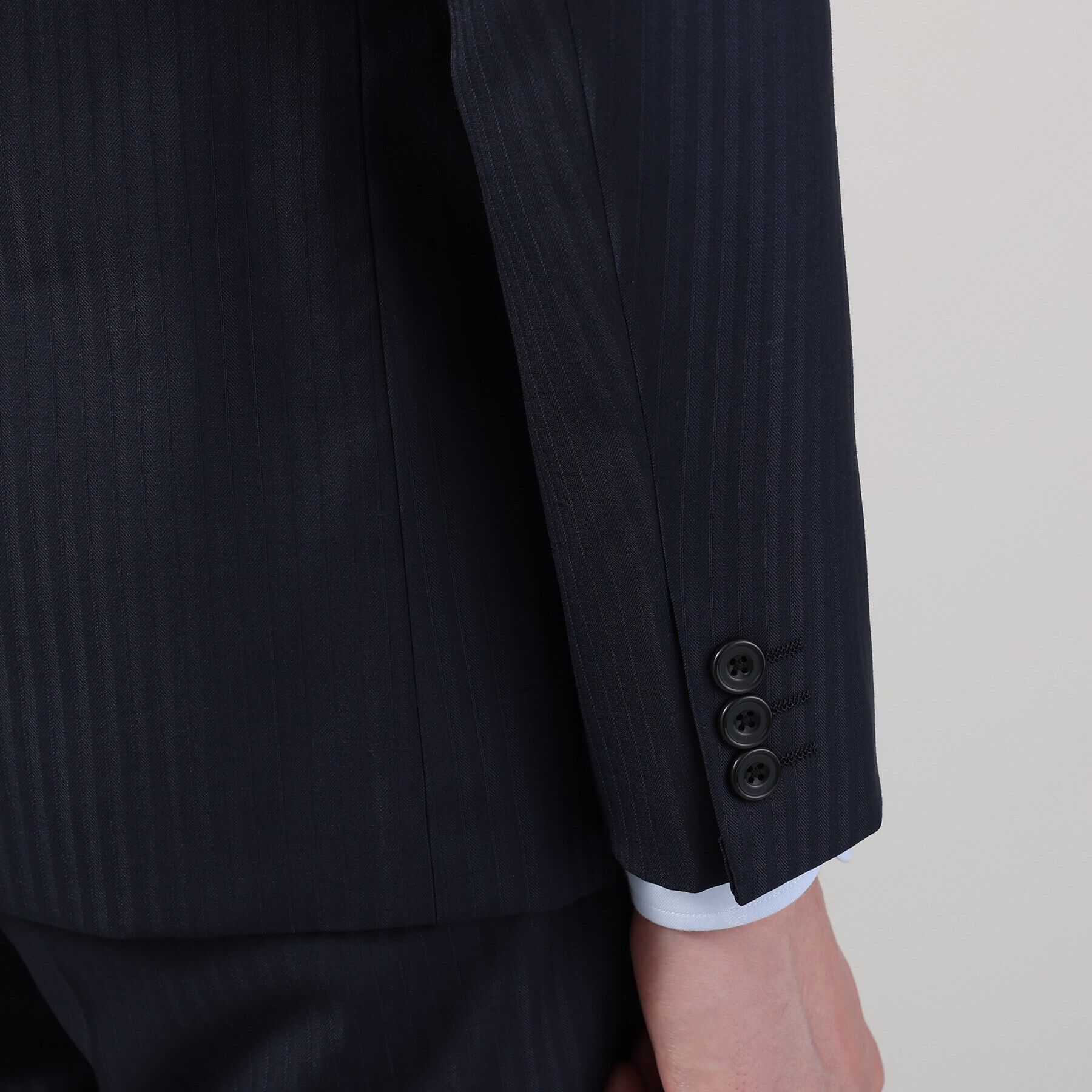 TAKEO KIKUCHI「【ナローモデル】シャイニー ヘリンボン ストライプ スーツ/3ピース対応可」|スーツ|