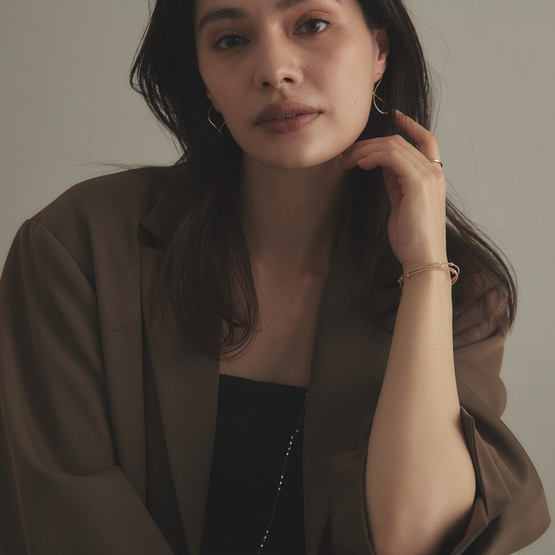 COCOSHNIK「K10ポリッシュ 変形フープピアスM」|ピアス|