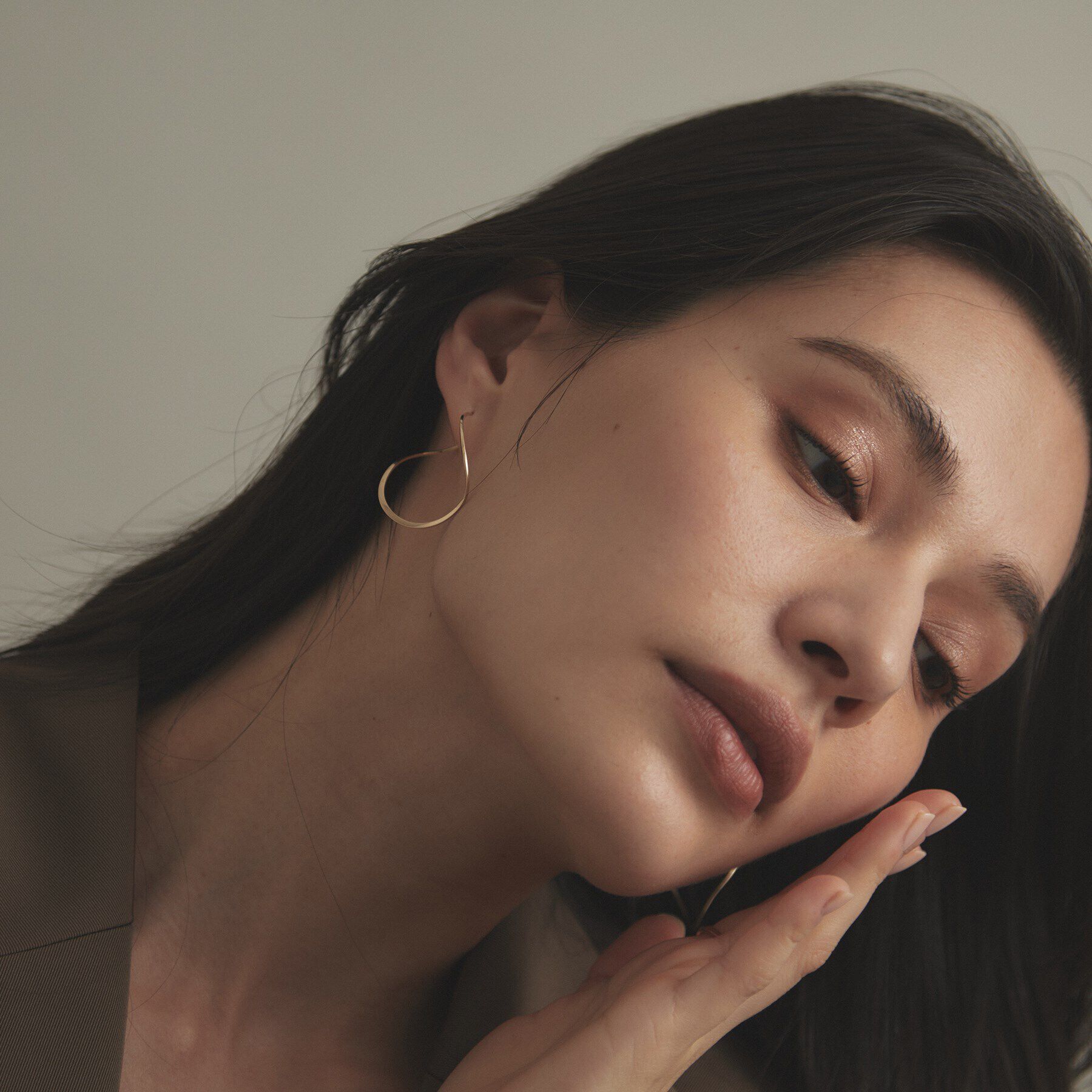 COCOSHNIK「K10ポリッシュ 変形フープピアスM」|ピアス|