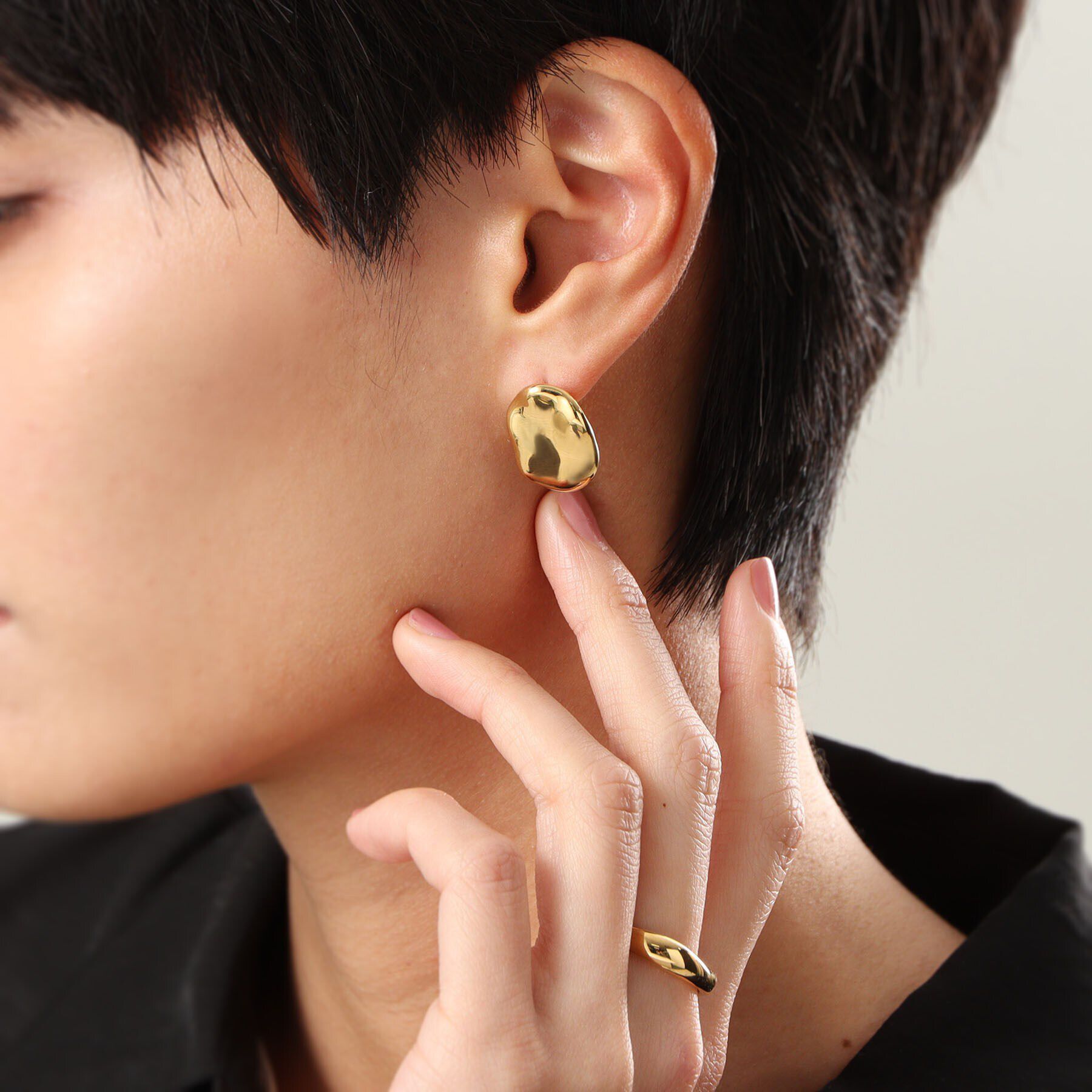 COCOSHNIK ONKITSCH「シルバー ニュアンスピアス アシンメプレート GP」|ピアス|