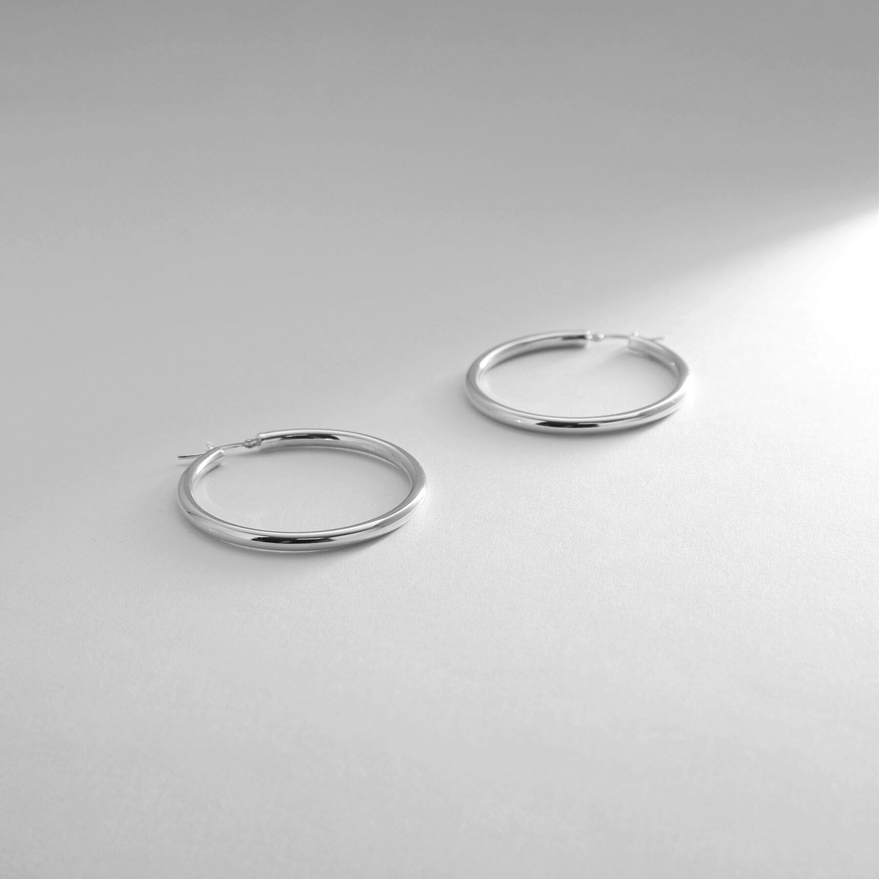 COCOSHNIK ONKITSCH「シルバー ホロウ フープピアスL」|ピアス|シルバー(600)