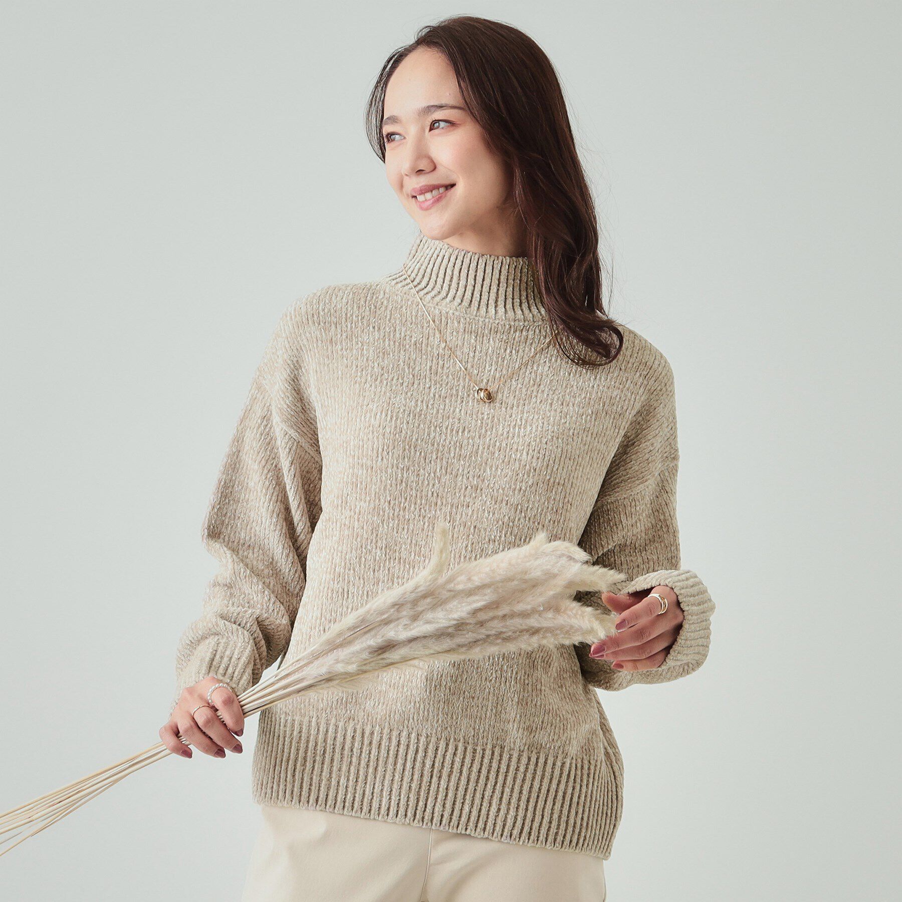 SHOO･LA･RUE「肌触り柔らか ベロアモール モックネックニット」|ニット・セーター|ライトベージュ(05