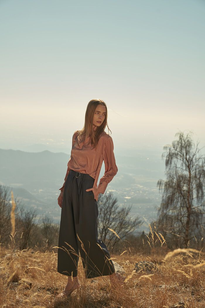 BACKYARD FAMILY「MIND ロイヤルライトサテントップス 通販 ブラウス サテンブラウス 長袖 ハイネック」|シャツ・ブラウス|