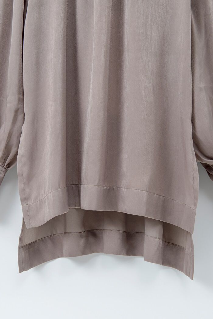 BACKYARD FAMILY「MIND ロイヤルライトサテントップス 通販 ブラウス サテンブラウス 長袖 ハイネック」|シャツ・ブラウス|