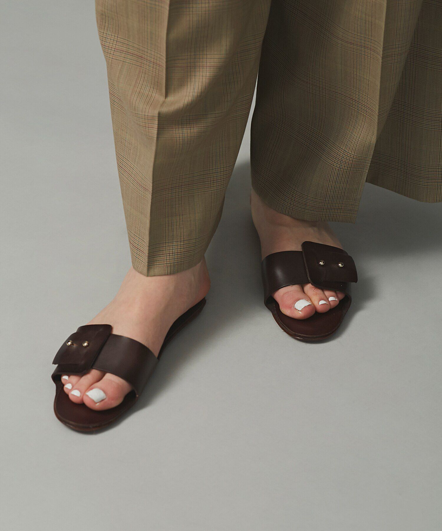 nano･universe「CORSO ROMA 9/フラットサンダル」|サンダル|D.ブラウン2