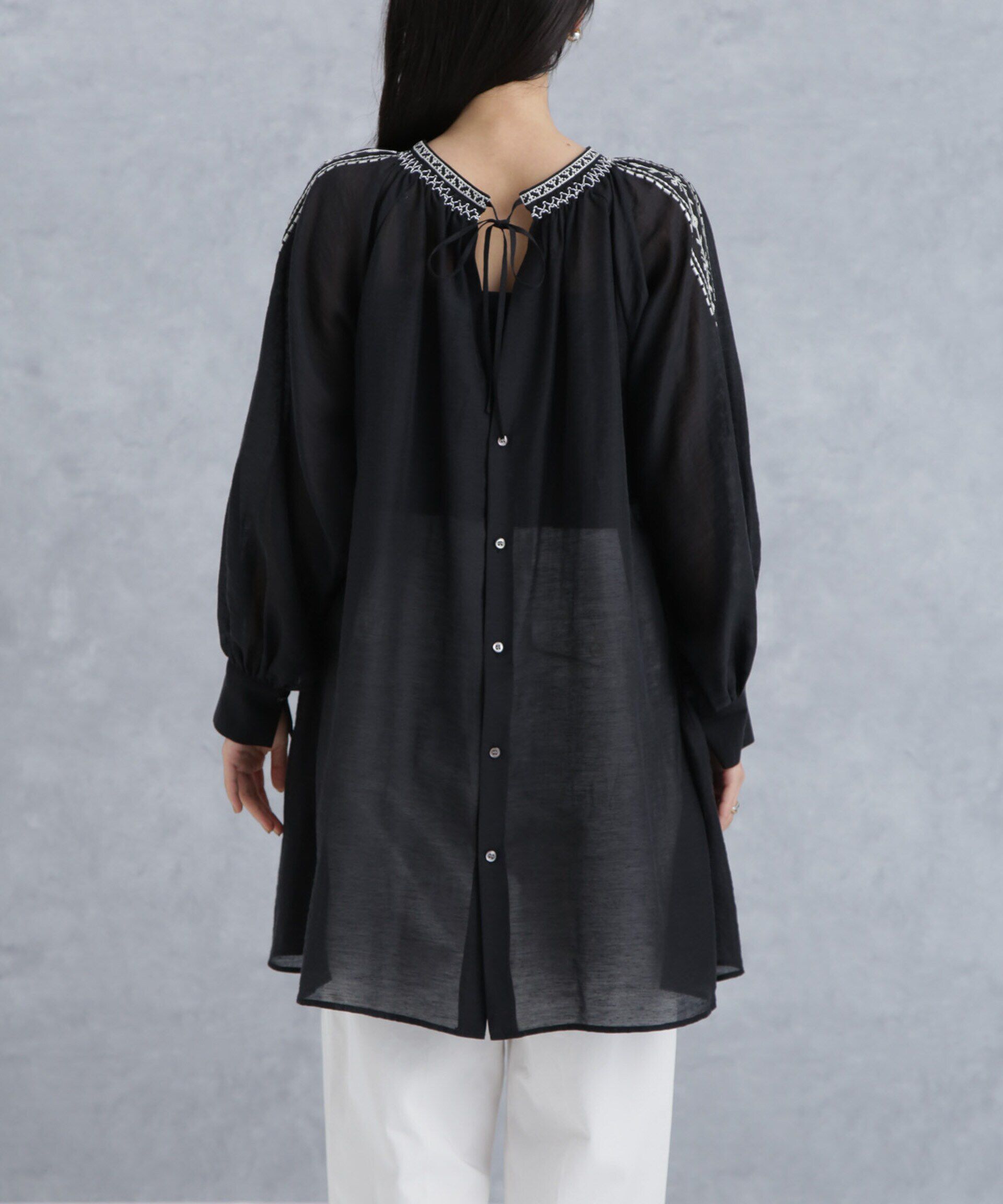 nano･universe「刺繍スモッキングギャザーチュニック」|シャツ・ブラウス|