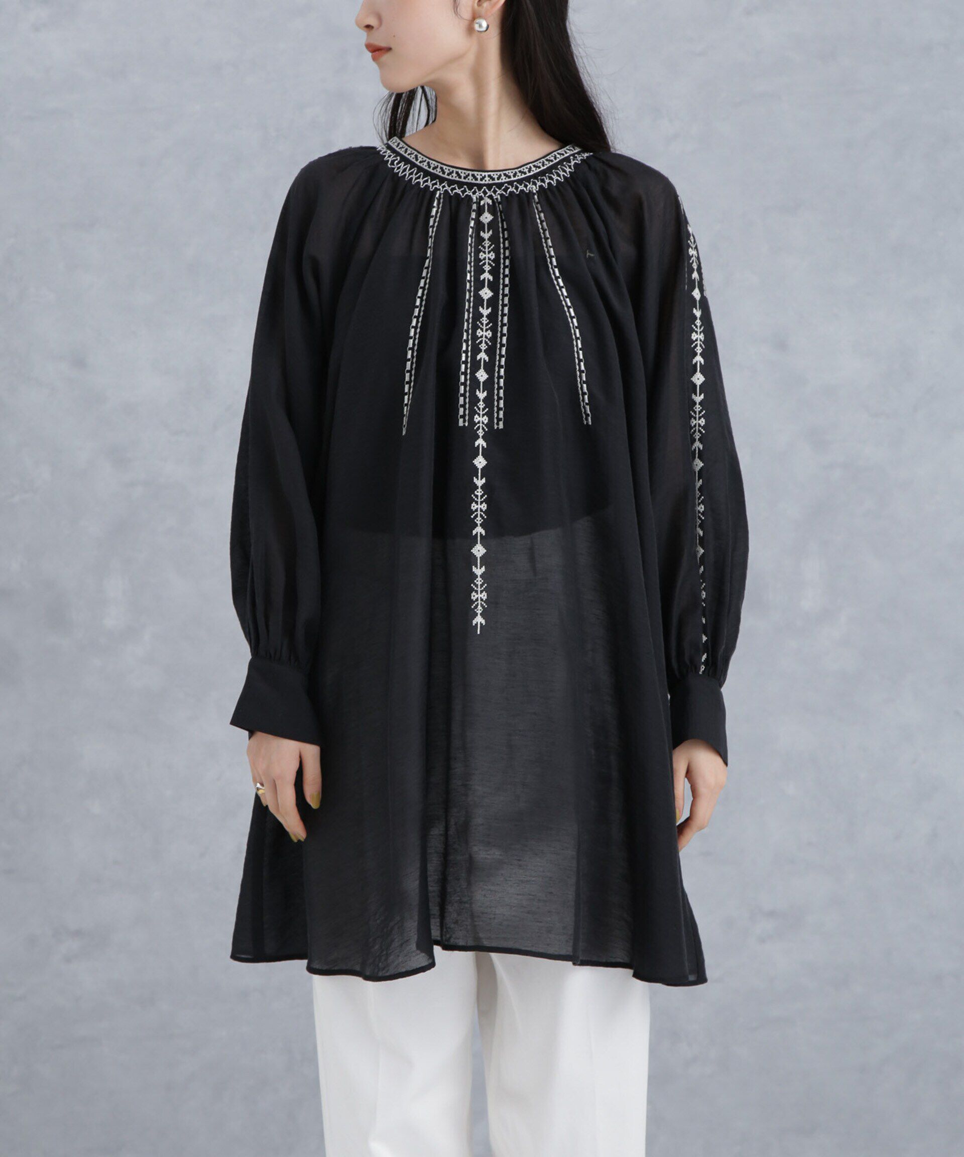 nano･universe「刺繍スモッキングギャザーチュニック」|シャツ・ブラウス|