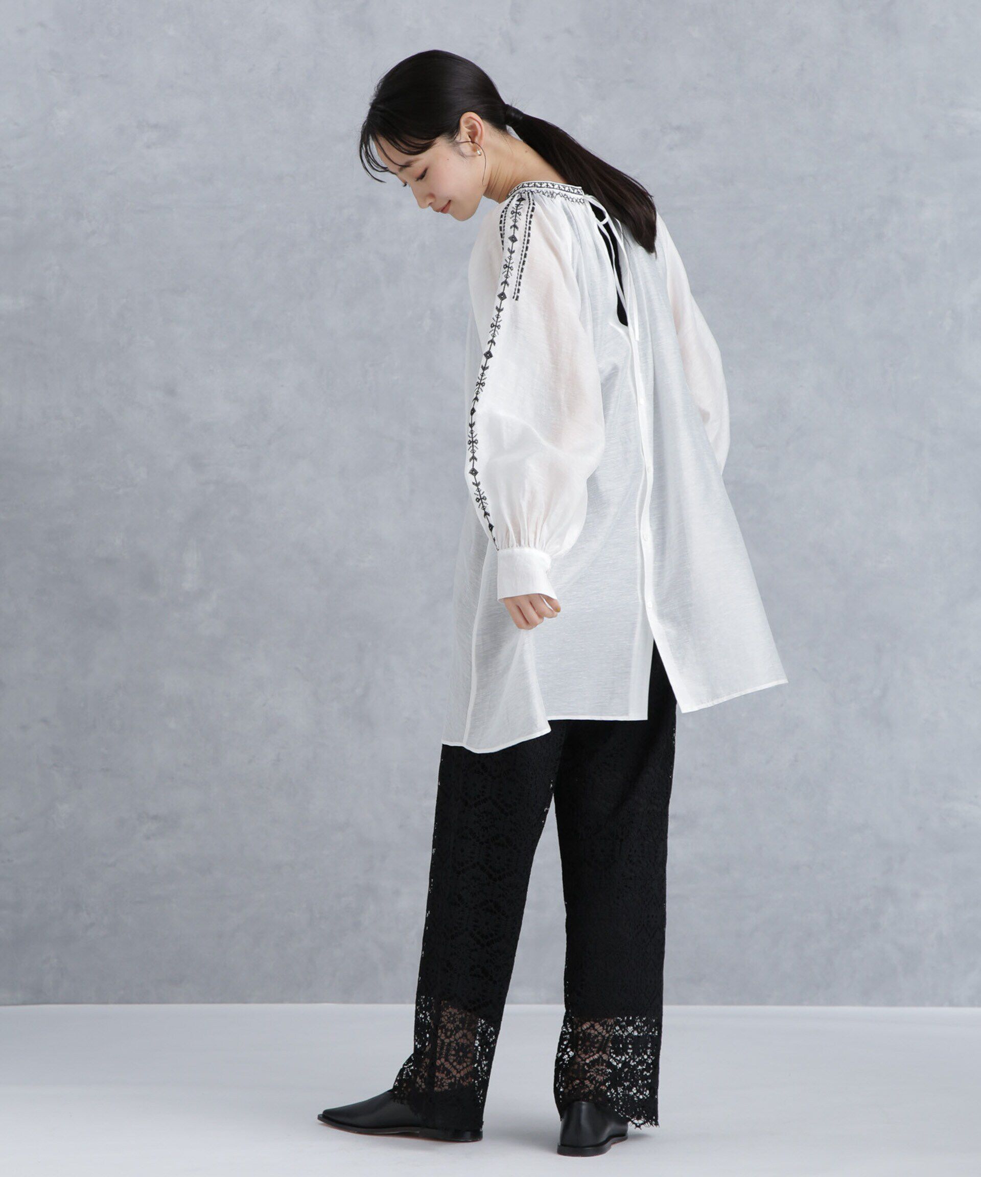nano･universe「刺繍スモッキングギャザーチュニック」|シャツ・ブラウス|