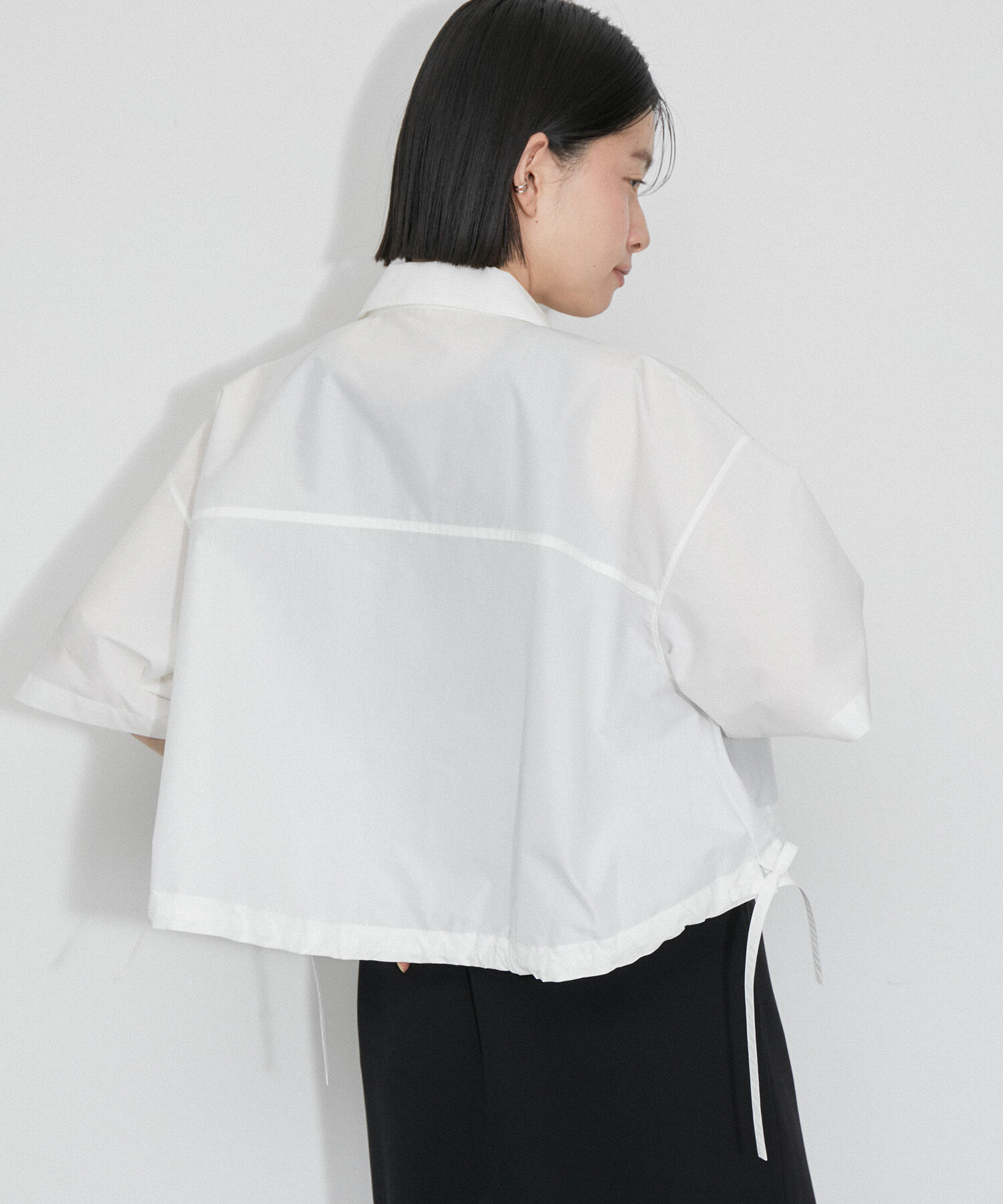 ADAM ET ROPE'「【サステナブル】クロップドギャザリングシャツ」|シャツ・ブラウス|