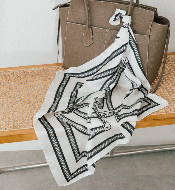  「【スタイリングのアクセントに】チェーン柄スカーフ」|バンダナ・スカーフ|