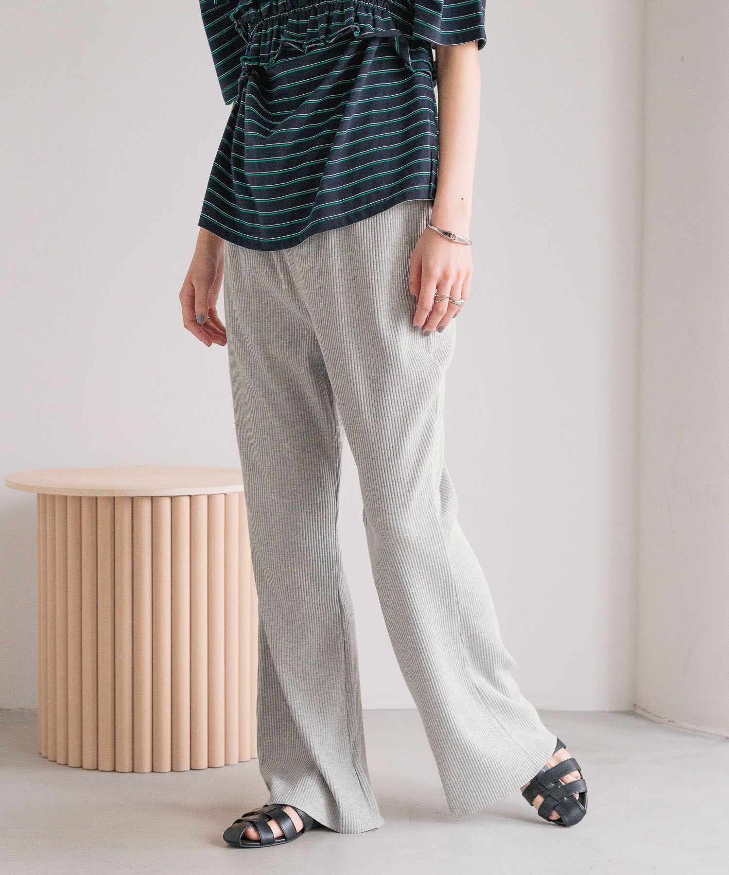 LOWRYS FARM「カットリブセミフレアパンツ」|チノ|GRY2