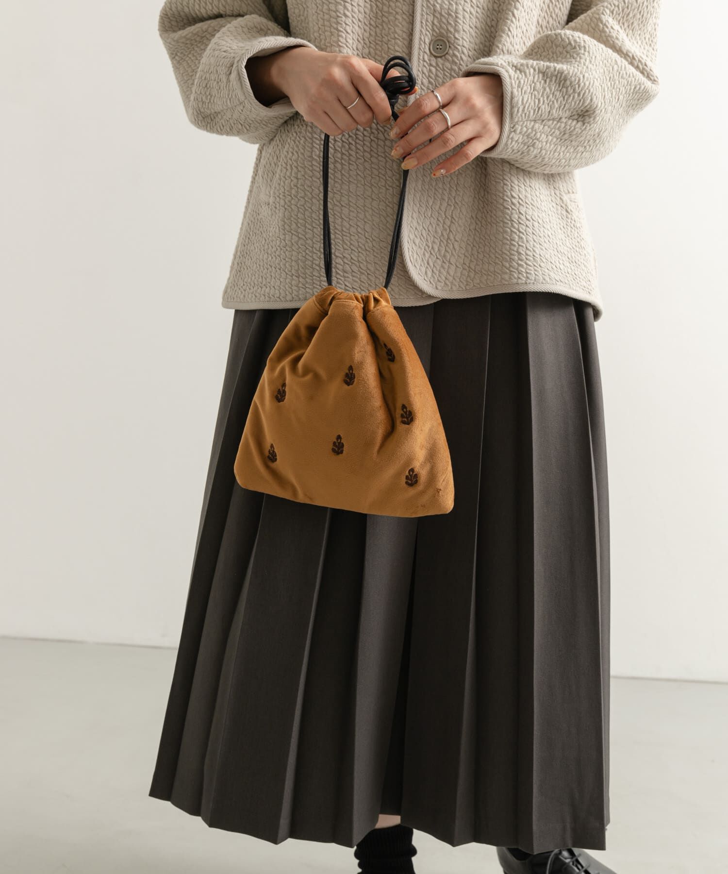 URBAN RESEARCH DOORS「『別注』beej&times;DOORS　刺繍巾着バッグ」|ショルダー・メッセンジャー|