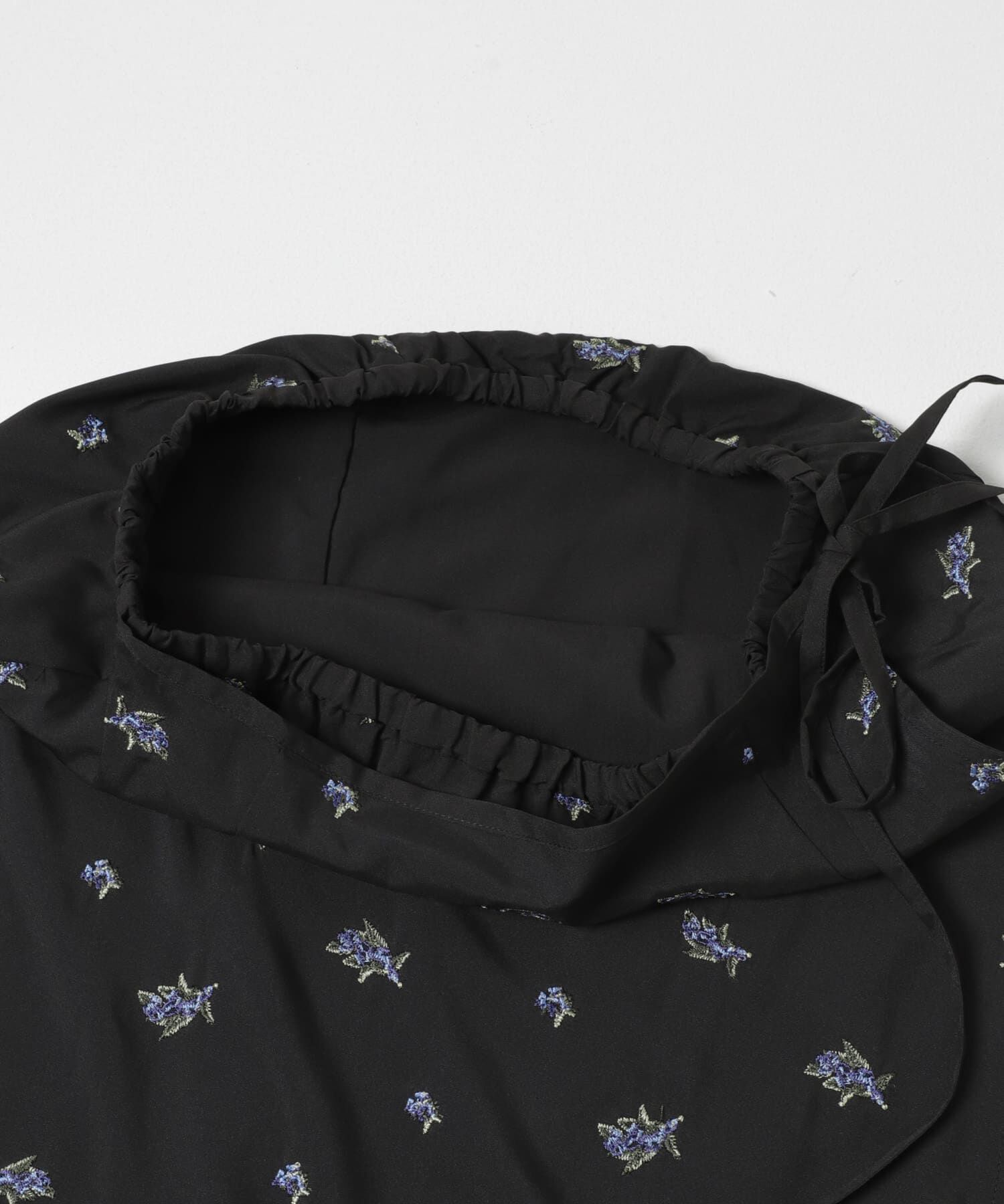 URBAN RESEARCH ROSSO「フラワー刺繍ラップストレートスカート」|スカート|