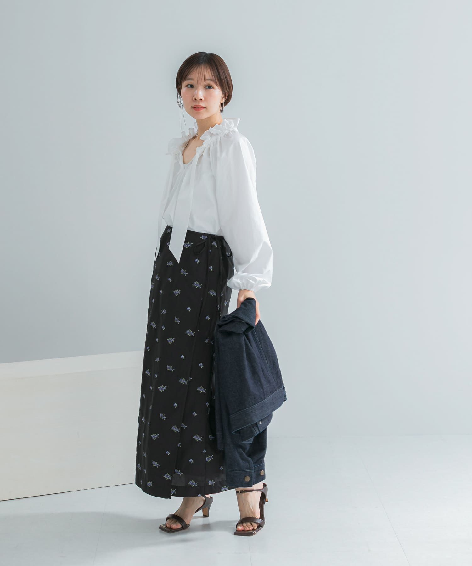 URBAN RESEARCH ROSSO「フラワー刺繍ラップストレートスカート」|スカート|