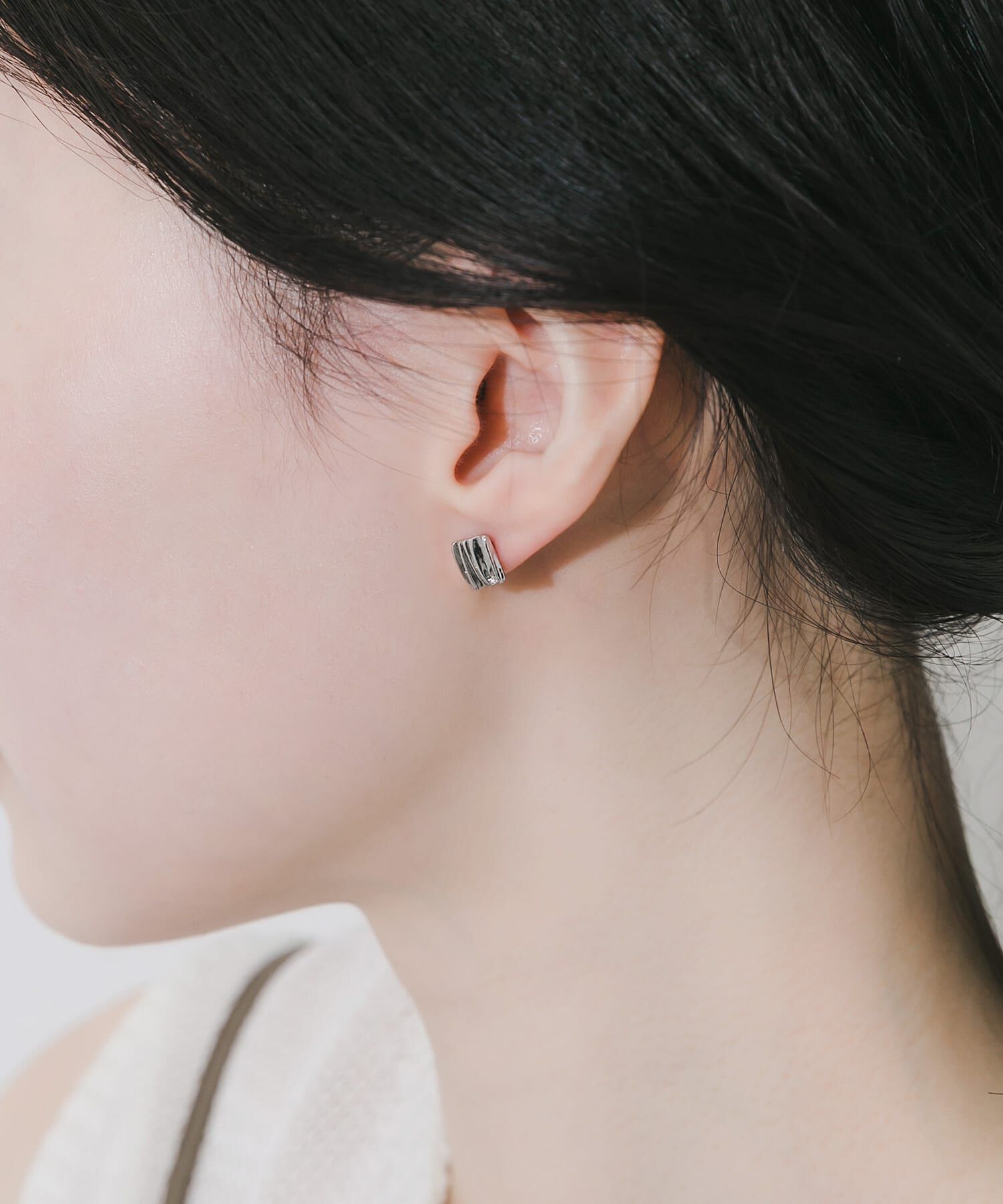 SMELLY「メタルスクエアミニピアス」|ピアス|