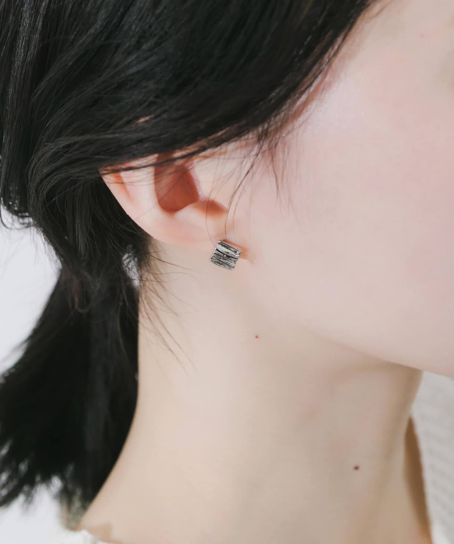 SMELLY「メタルスクエアミニピアス」|ピアス|