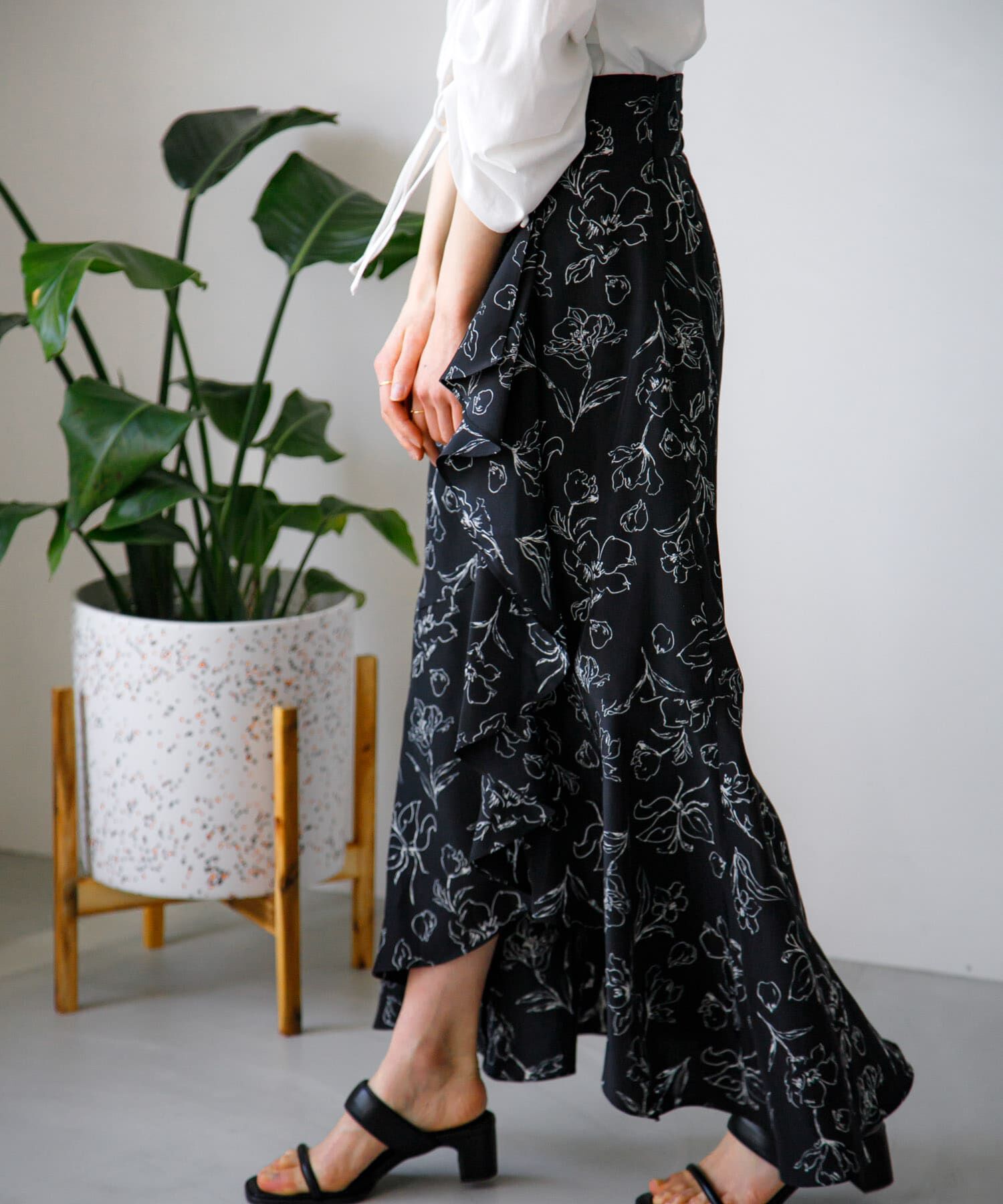 SENSE OF PLACE by URBAN RESEARCH「フラワープリントフリルスカート」|スカート|