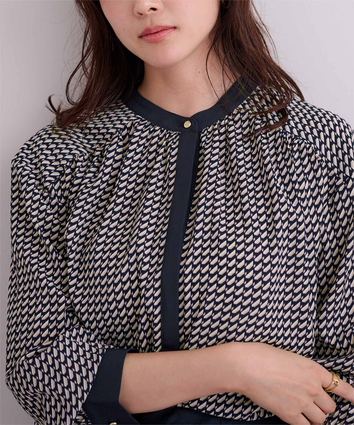 ur's「ジオメトリックバンドカラーブラウス」|シャツ・ブラウス|