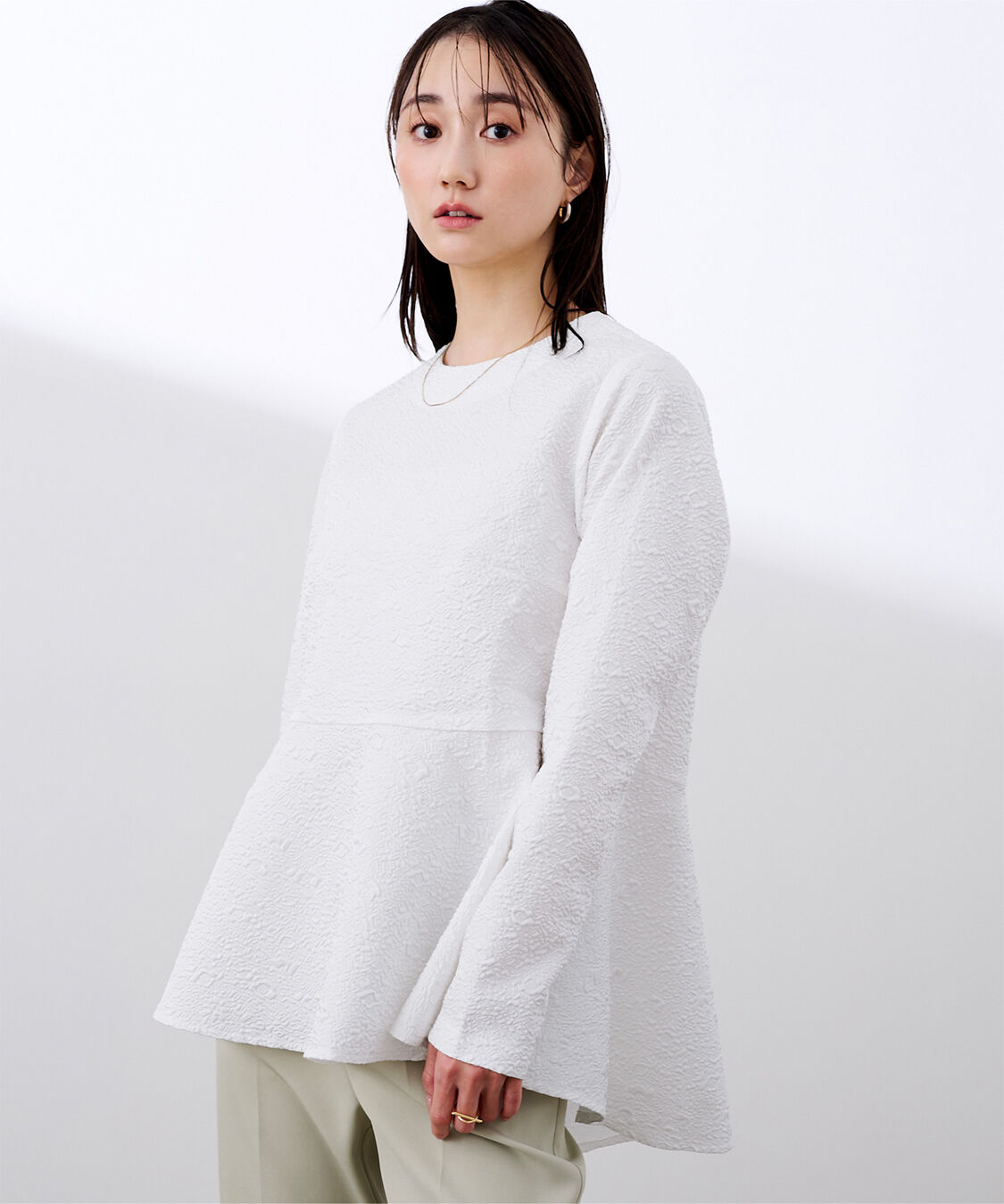 ur's「ふくれジャガードクルーネックペプラムプルオーバー」|プルオーバー|ホワイト