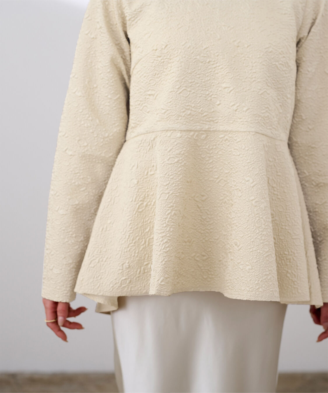 ur's「ふくれジャガードクルーネックペプラムプルオーバー」|プルオーバー|