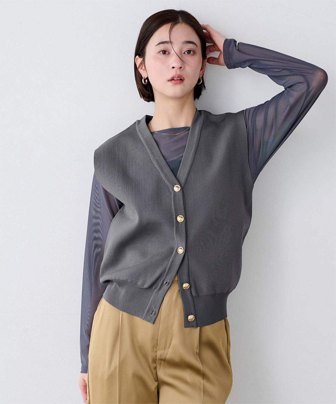 ur's「ゴールド釦コクーンニットベスト」|ニット・セーター|チャコール