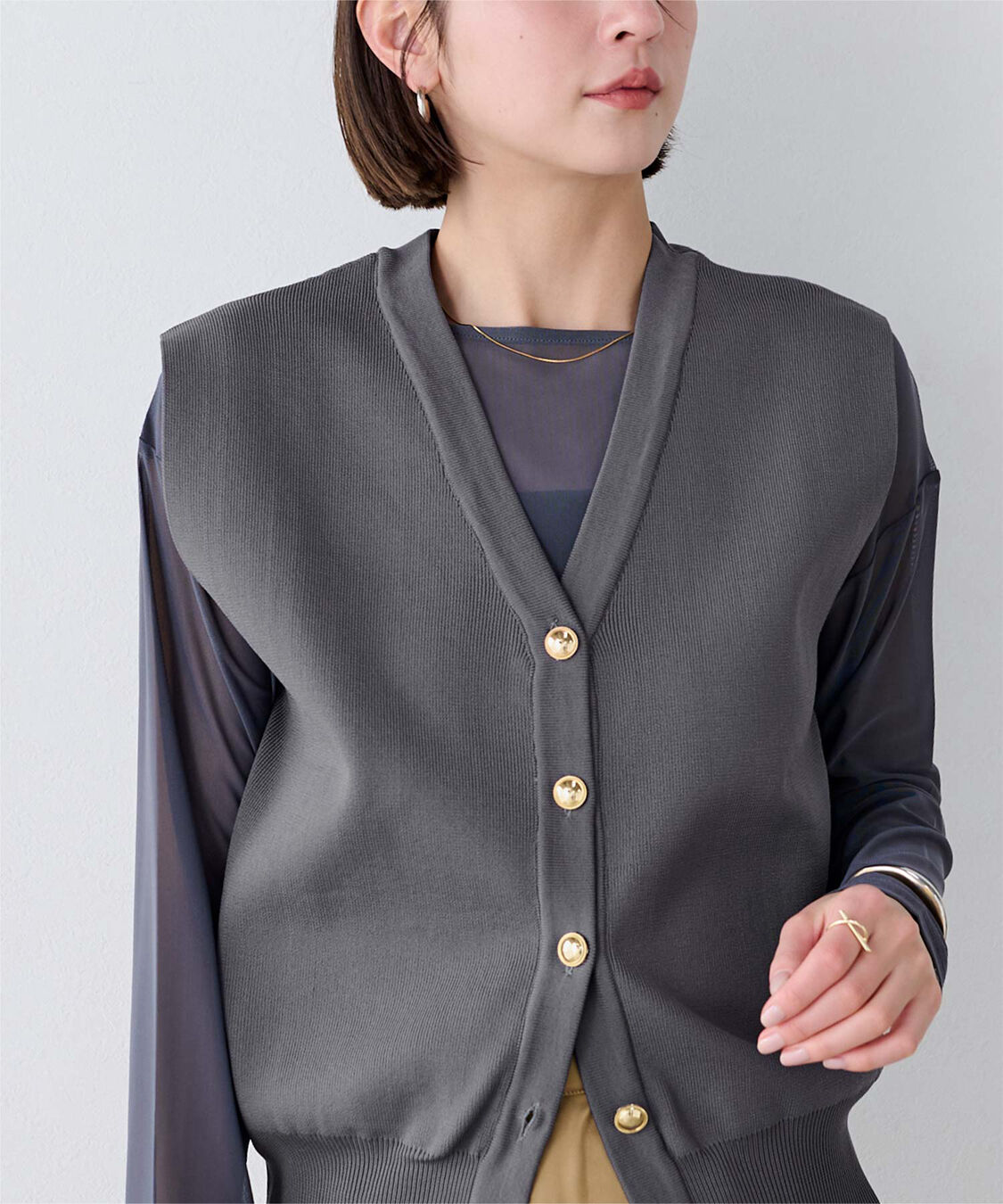 ur's「ゴールド釦コクーンニットベスト」|ニット・セーター|