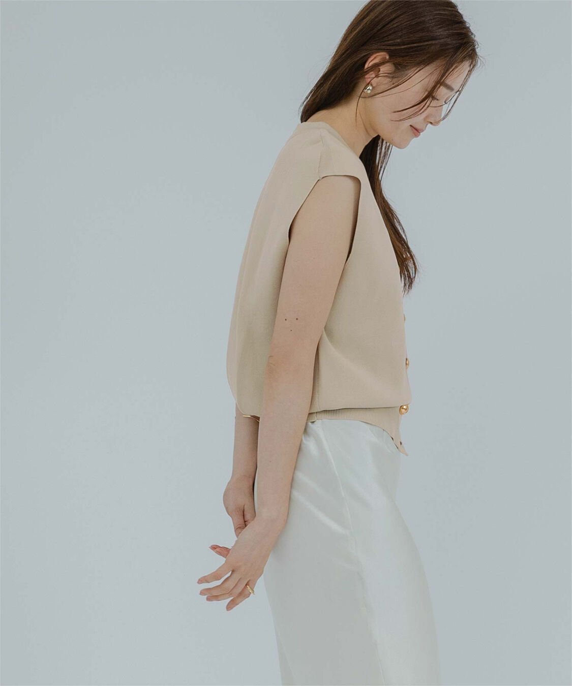 ur's「ゴールド釦コクーンニットベスト」|ニット・セーター|