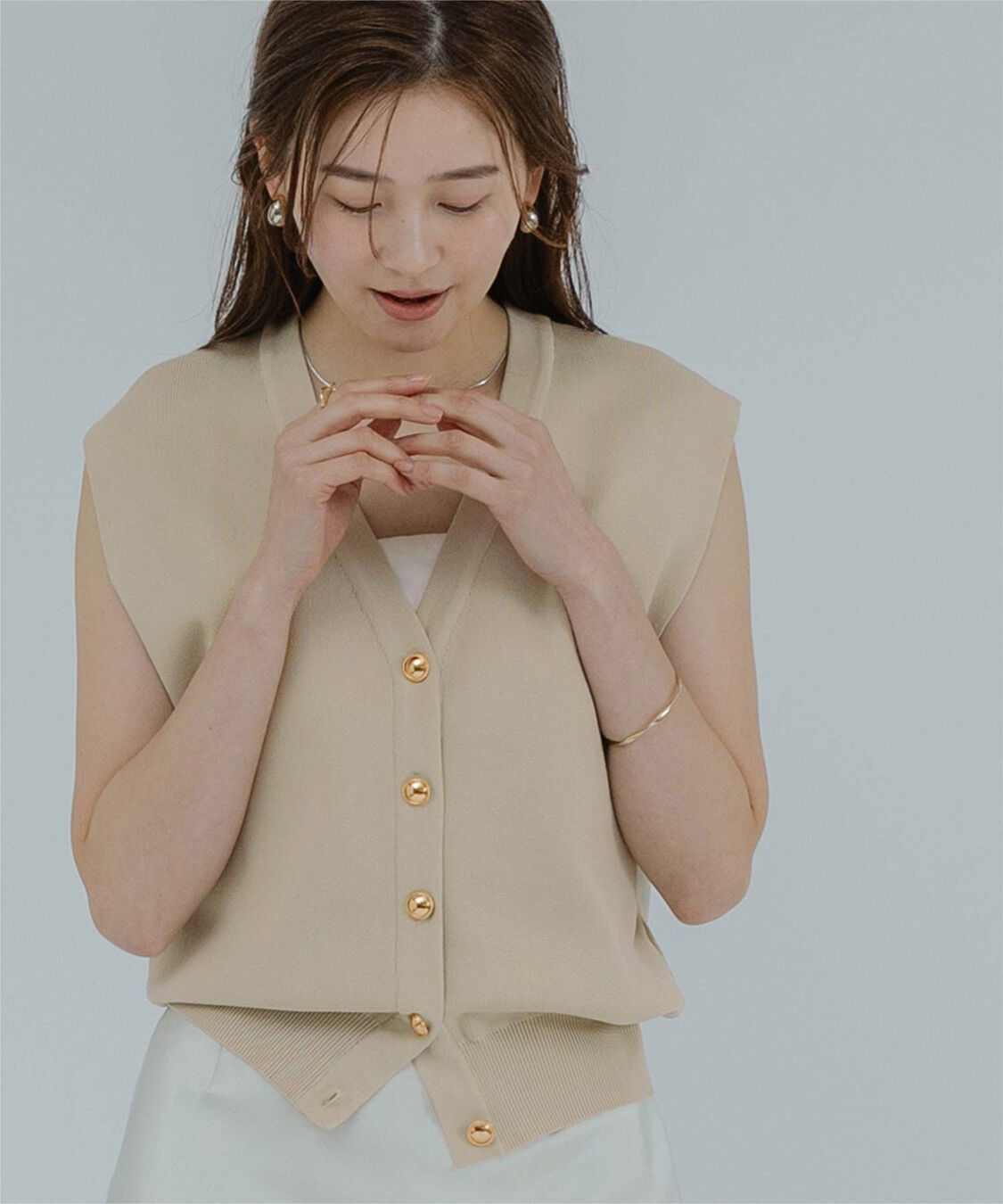 ur's「ゴールド釦コクーンニットベスト」|ニット・セーター|