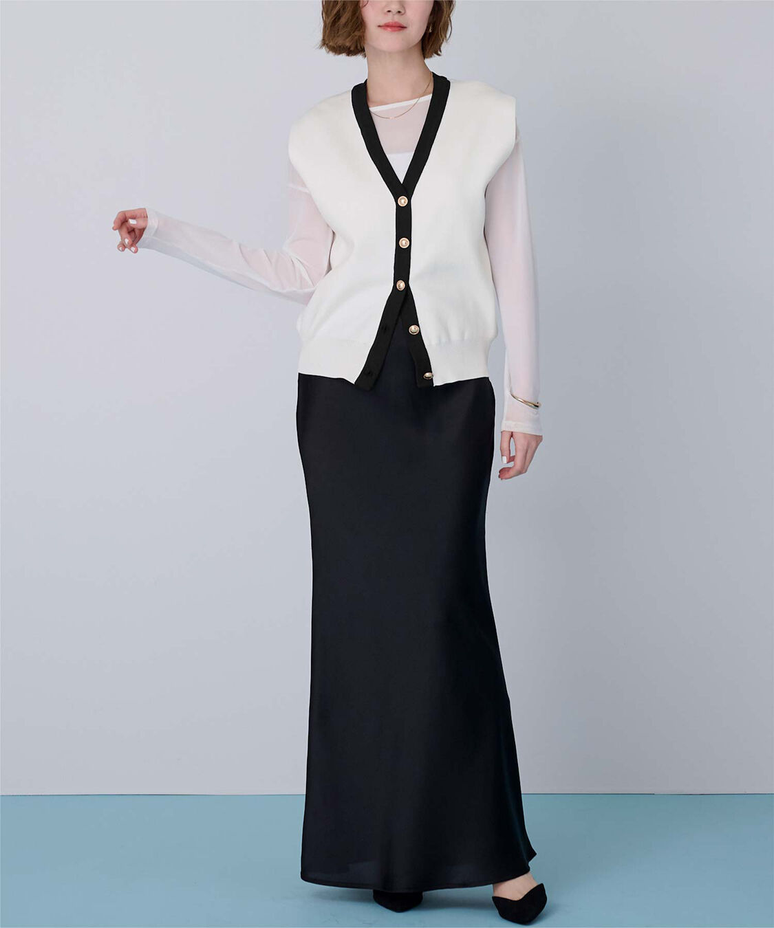 ur's「ゴールド釦コクーンニットベスト」|ニット・セーター|