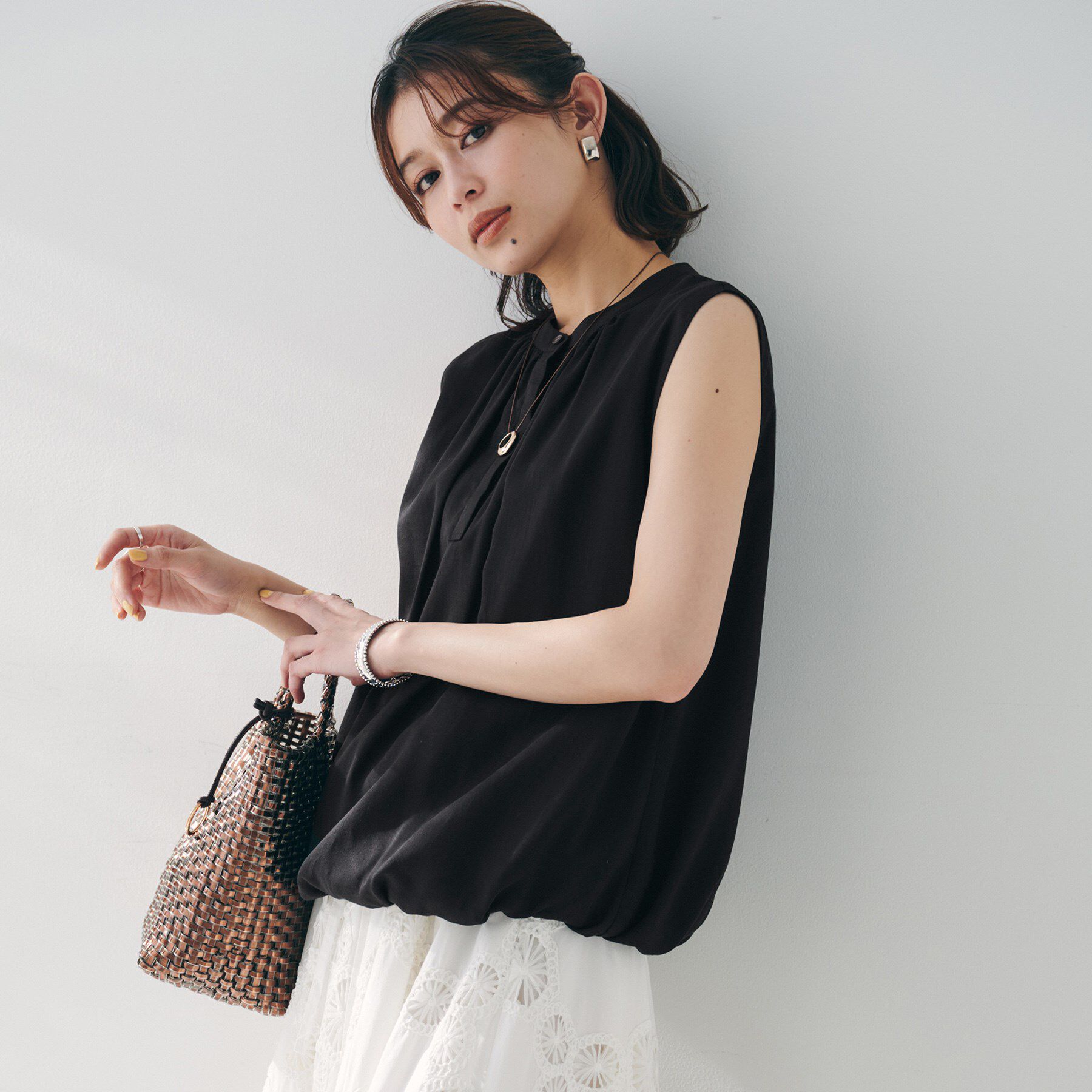 UNTITLED「【シアー/バンドカラー】バルーンヘムノースリーブブラウス」|シャツ・ブラウス|