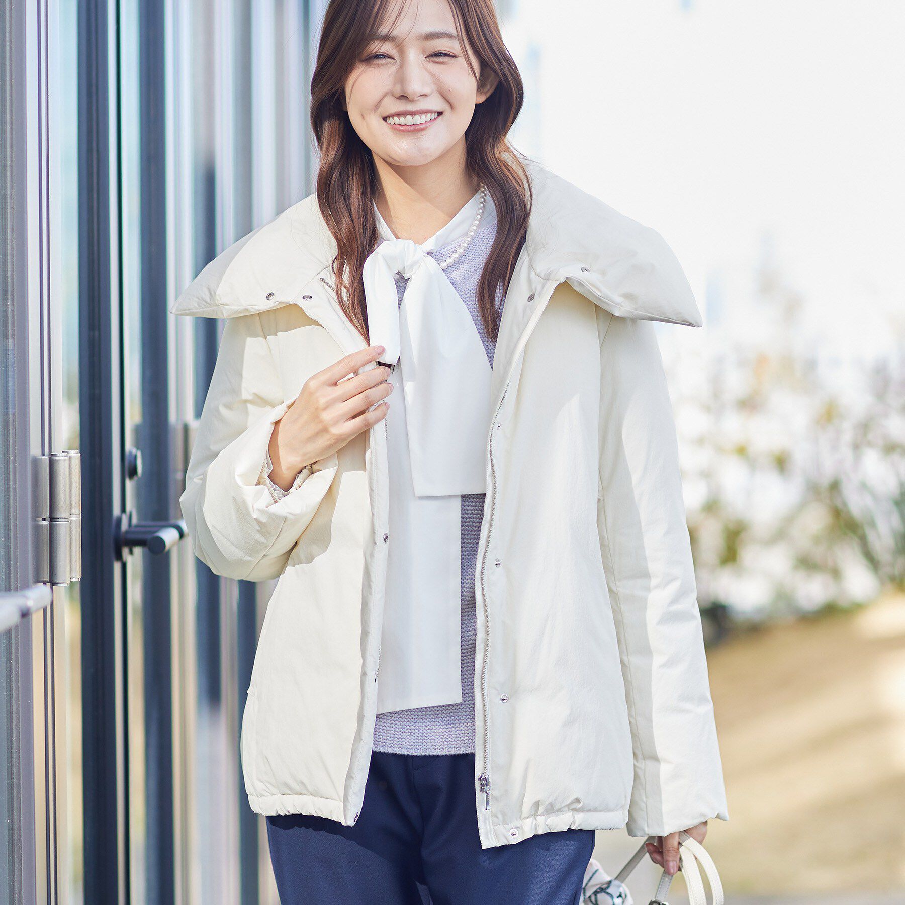 INDIVI「【撥水／洗える／デザイン衿】ステッチレス ショートダウンコート」|ダウン|アイボリー(004)