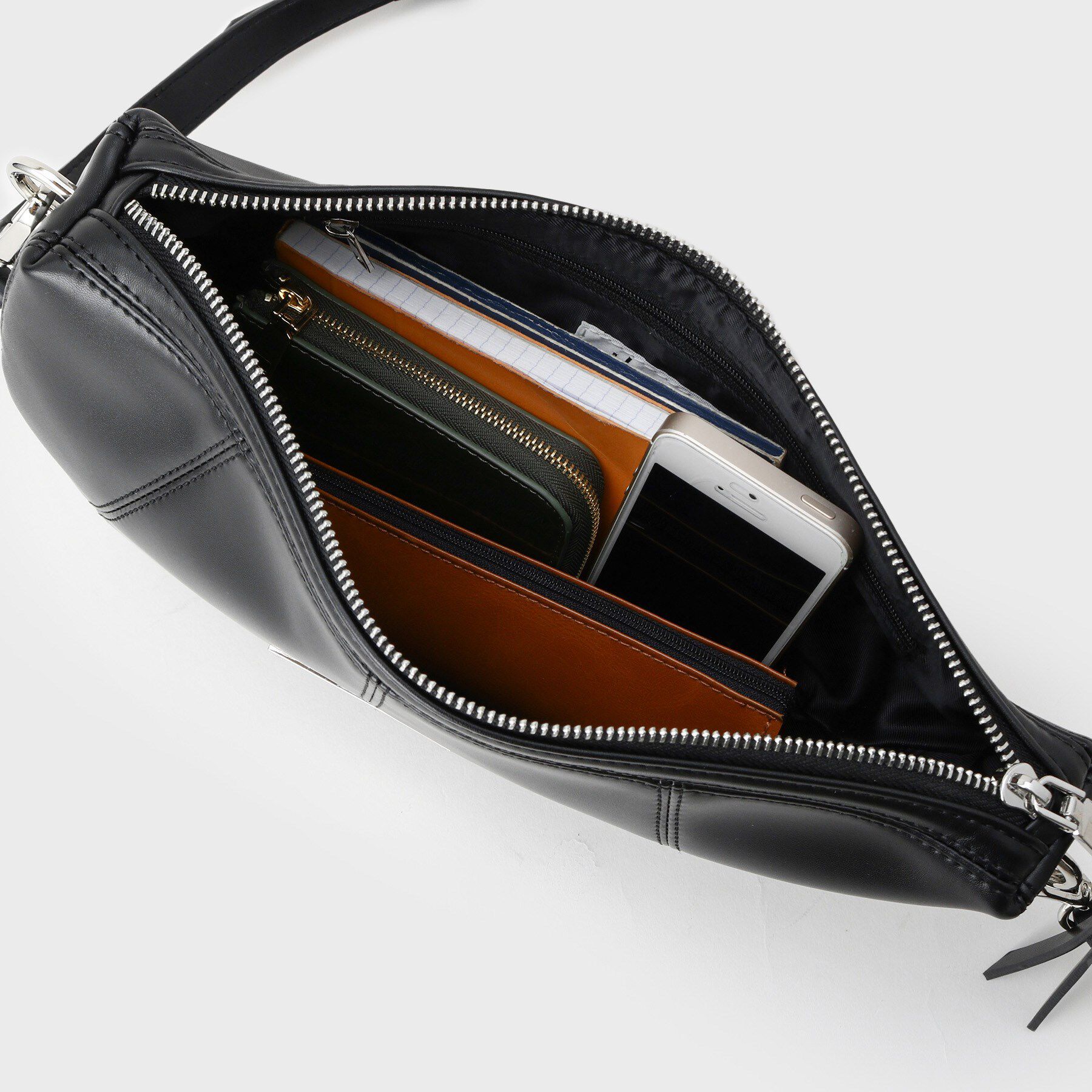 tk.TAKEO KIKUCHI「アシンメトリーハーフムーンショルダーバッグ」|ショルダー・メッセンジャー|