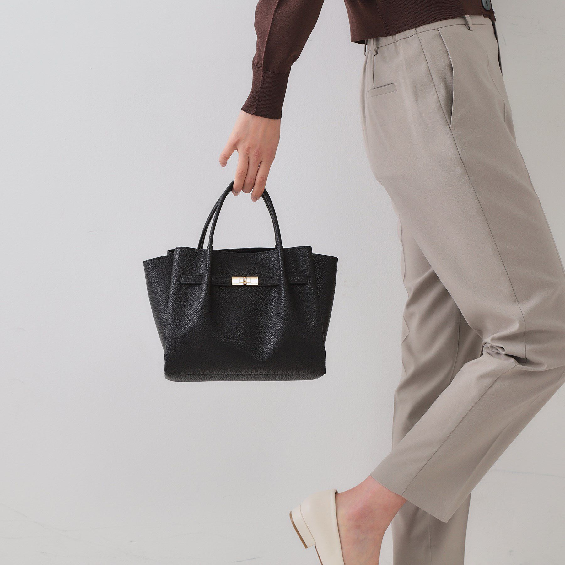 OPAQUE.CLIP「【軽量/2WAY/通勤対応】フロントベルトデザインミドルトートバッグ」|ショルダー・メッセンジャー|