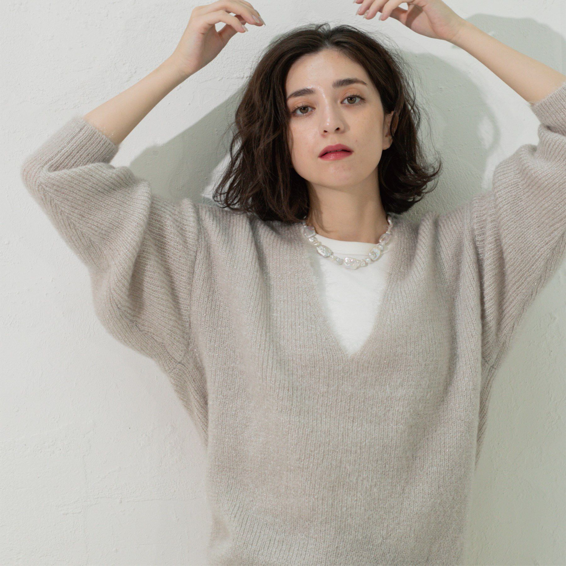 OPAQUE.CLIP「クリアシャギーVネックニット【洗える】」|ニット・セーター|グレージュ(050)