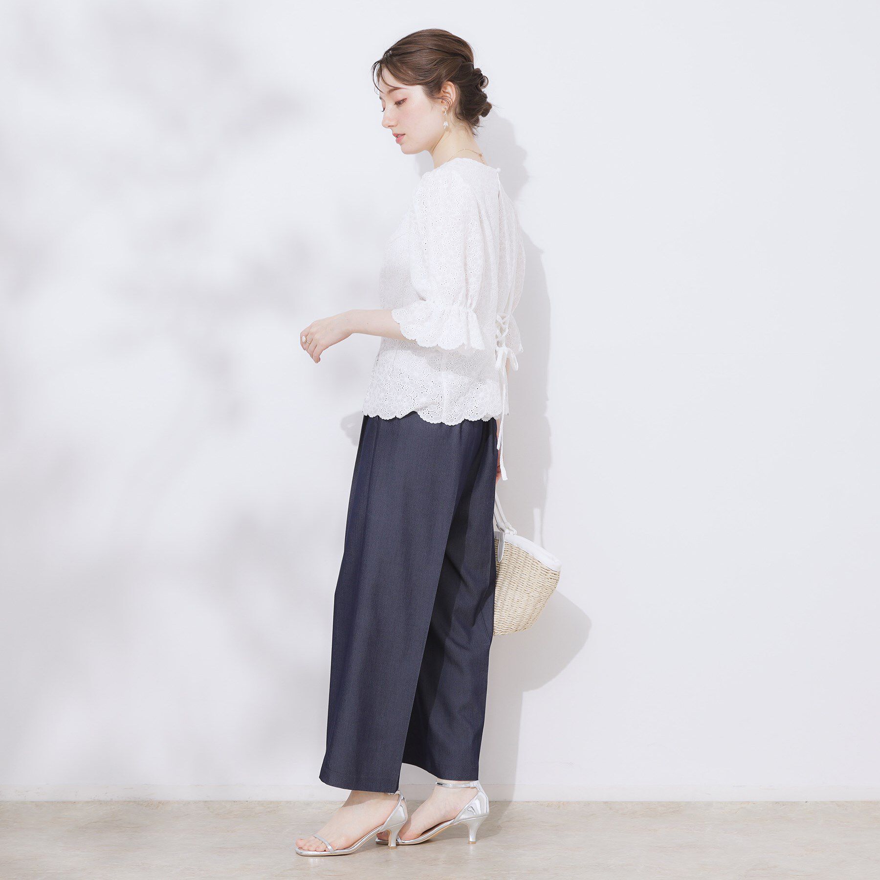 Couture broach「【一枚で着映える・花柄刺繍・5分袖】バックレースアップ カットワークレースブラウス」|シャツ・ブラウス|