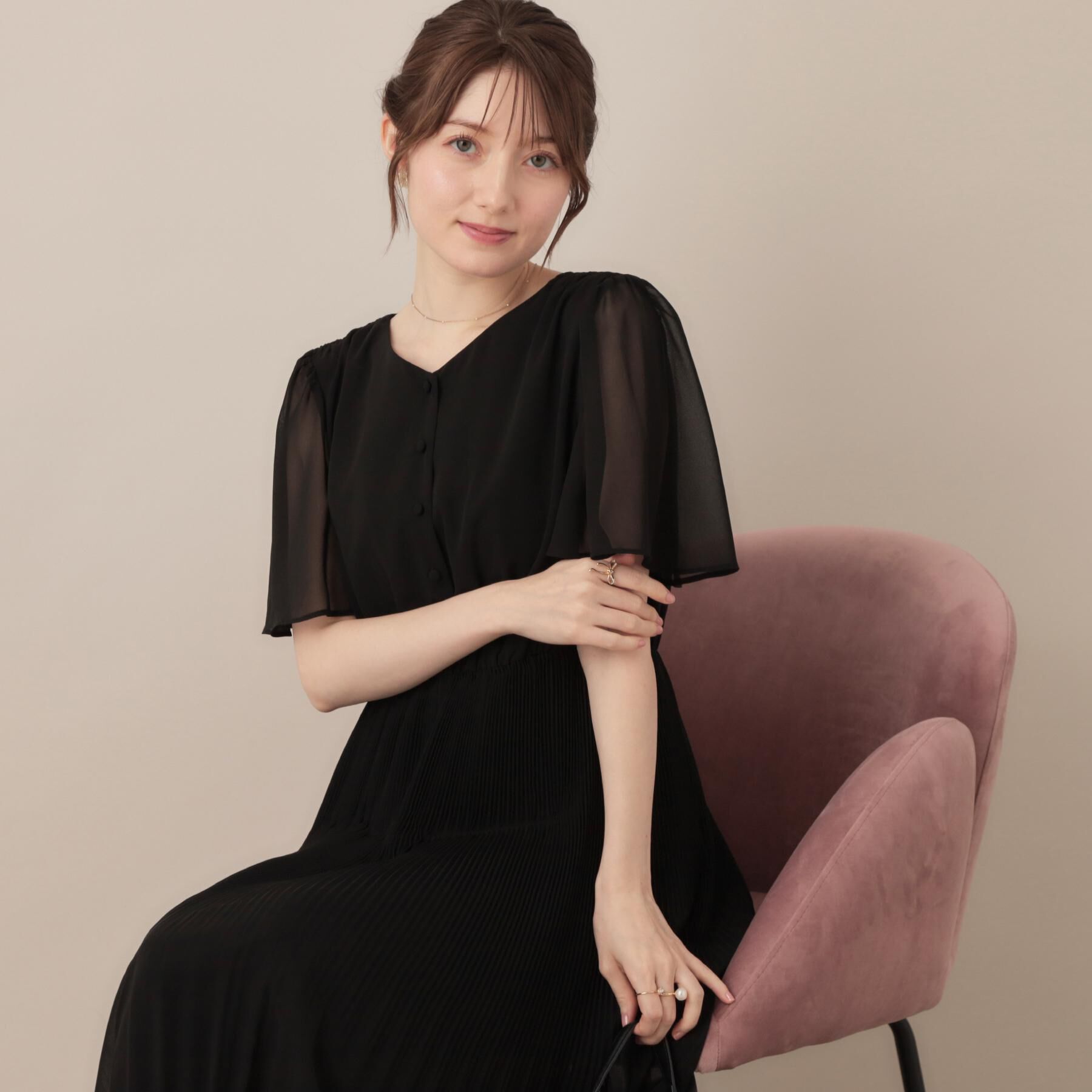 Couture broach「【二の腕カバー・楽ちん・通勤】シフォンプリーツワンピース」|ワンピース|