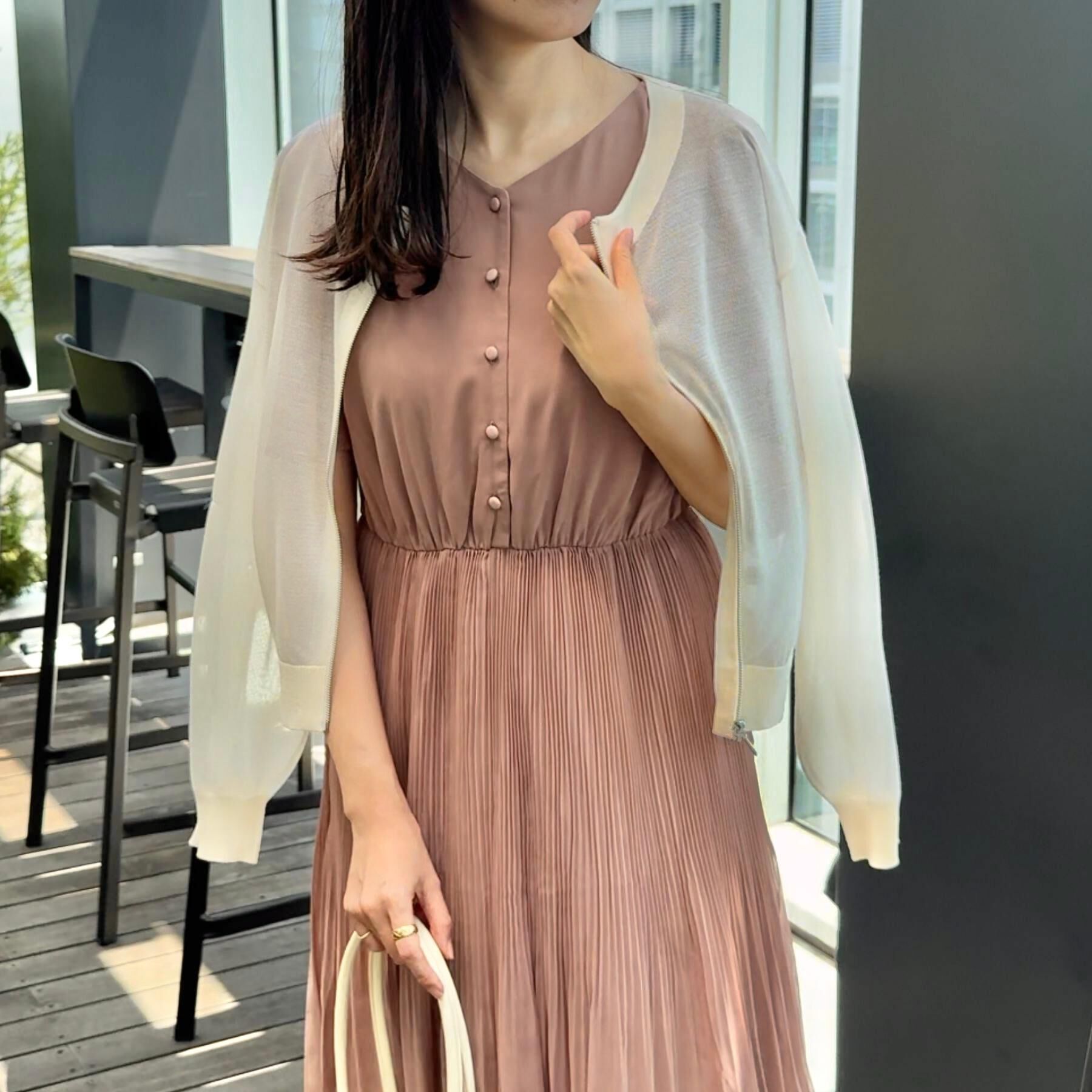 Couture broach「【二の腕カバー・楽ちん・通勤】シフォンプリーツワンピース」|ワンピース|