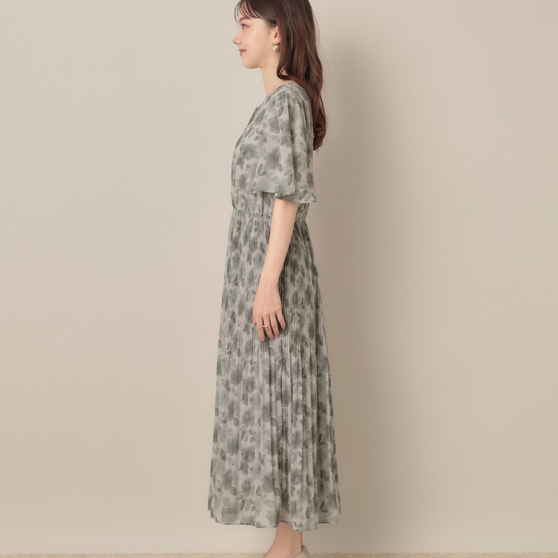 Couture broach「【二の腕カバー・楽ちん・通勤】シフォンプリーツワンピース」|ワンピース|