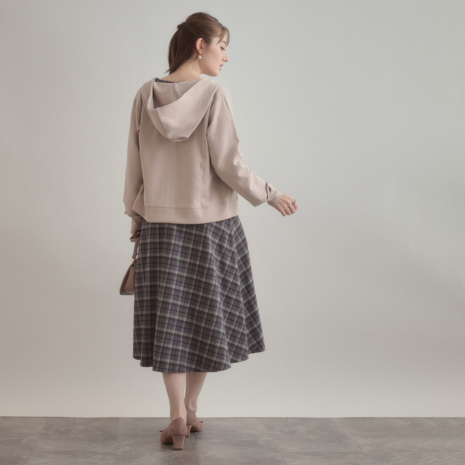 Couture broach「【マシンウォッシャブル・UVケア・大人可愛い】リボン刺繍ダンボールZIPフーディ」|パーカー|