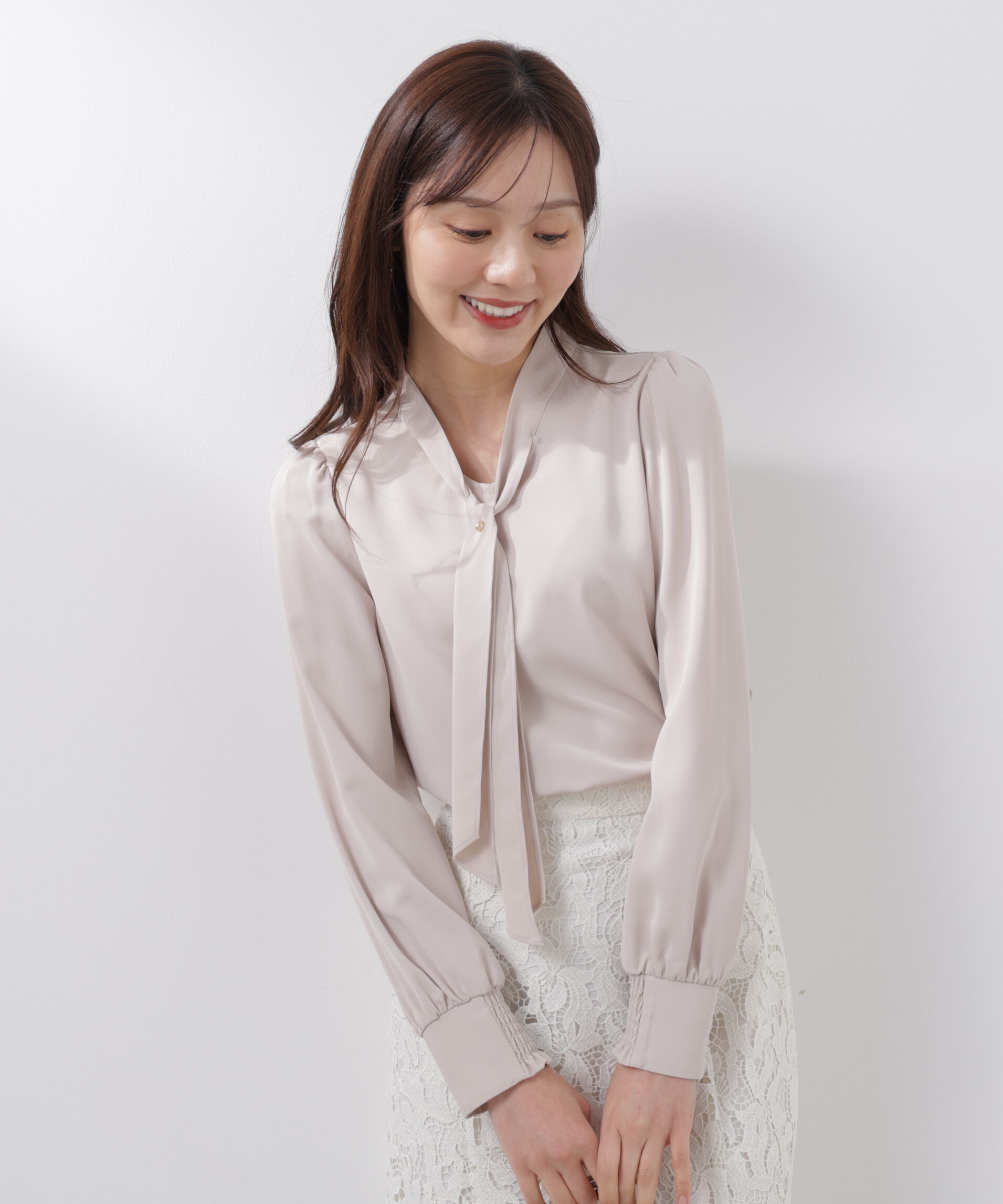 PROPORTION BODY DRESSING「キラ釦ボウタイブラウス　26SS」|シャツ・ブラウス|ベージュ