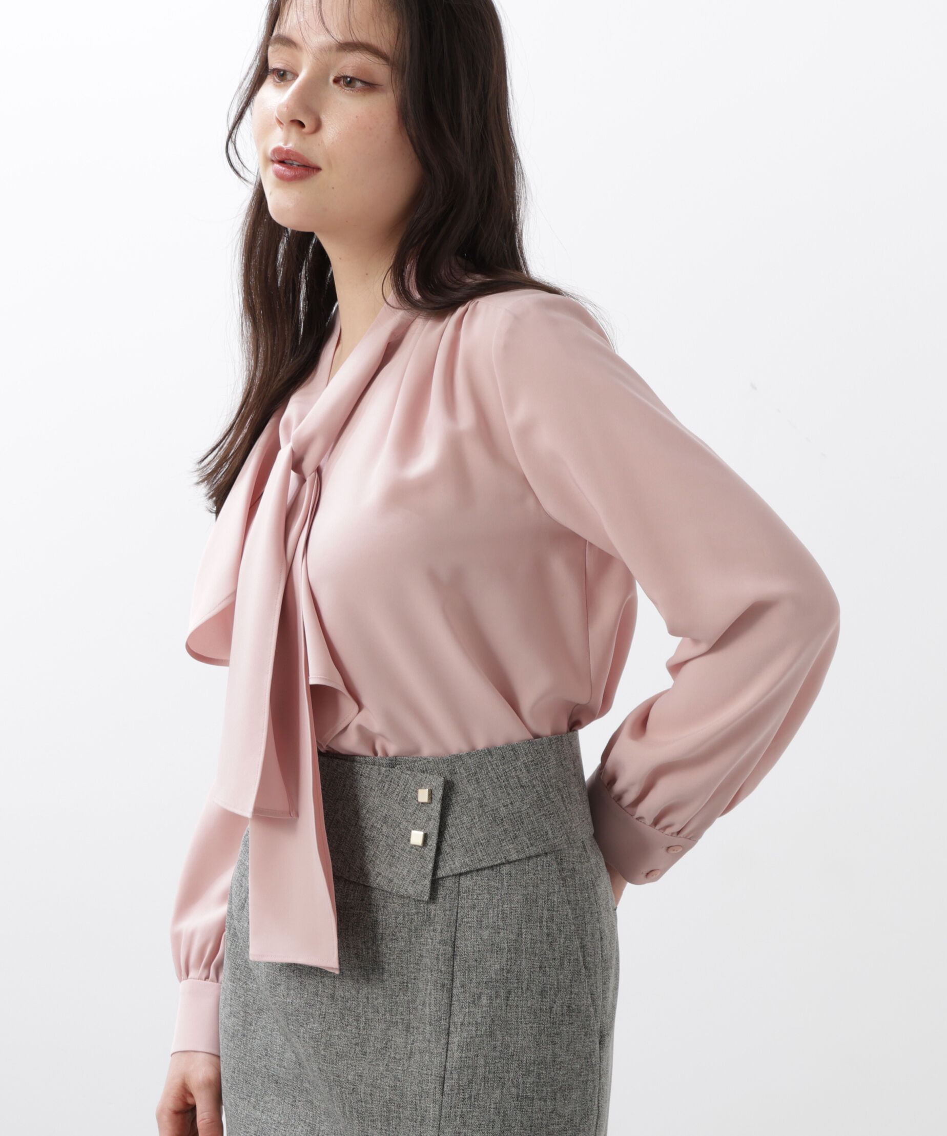  「［WEB/店舗限定カラー］ラッフルアクセントボウタイブラウス」|シャツ・ブラウス|