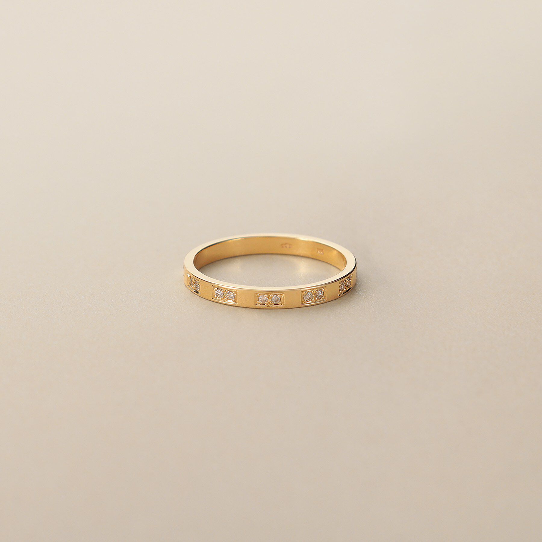 COCOSHNIK「K10ダイヤモンド 彫り留めオルタネート リング」|リング|