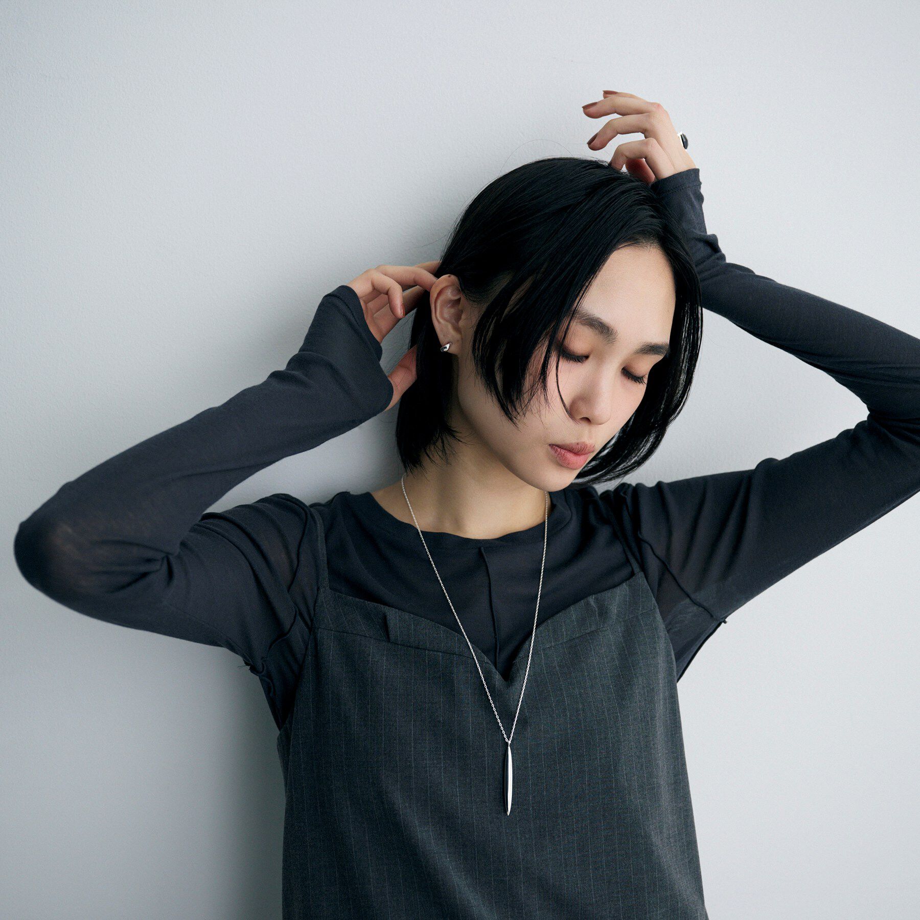 COCOSHNIK ONKITSCH「シルバー ハギーイヤリング ペアシェイプ S」|イヤリング|