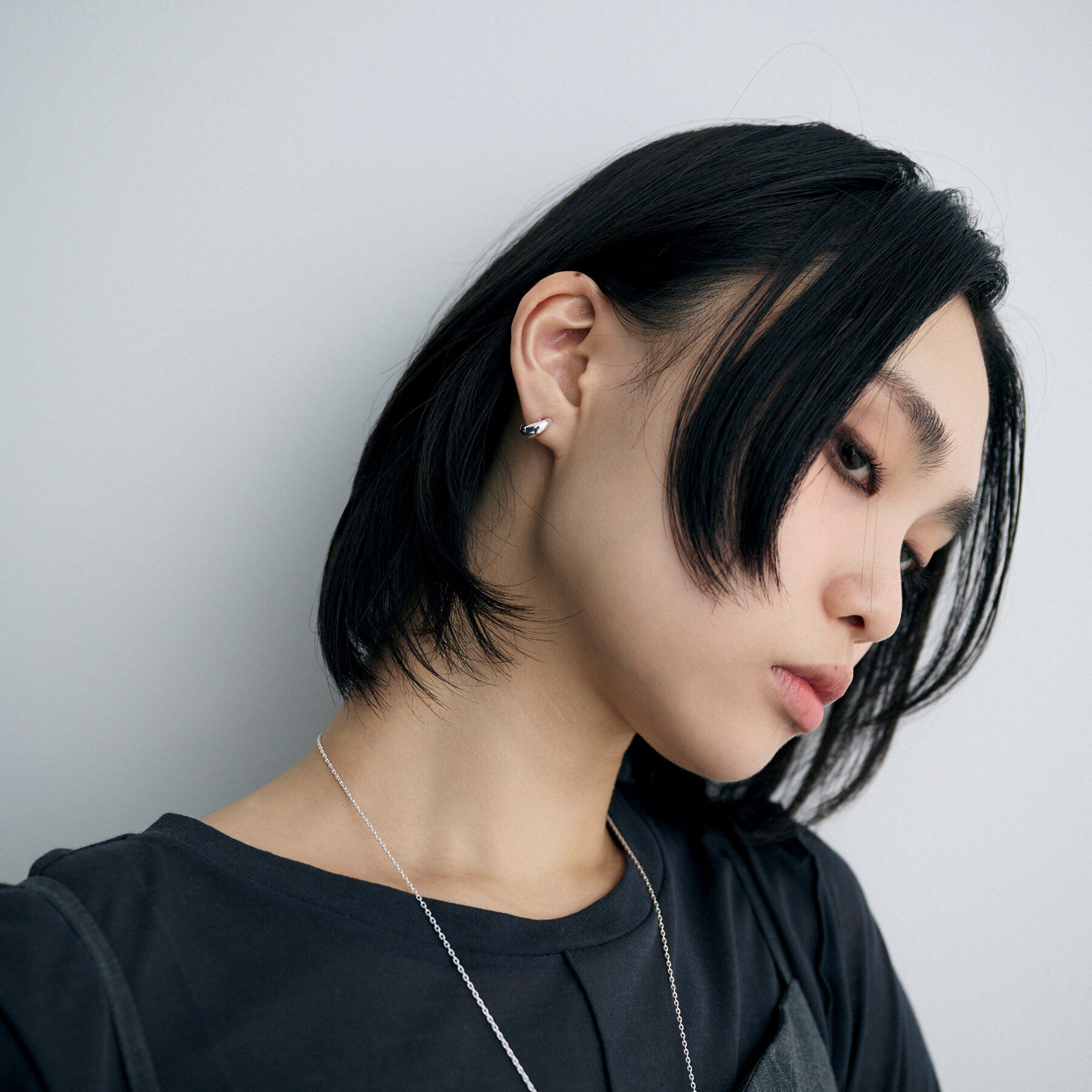 COCOSHNIK ONKITSCH「シルバー ハギーイヤリング ペアシェイプ S」|イヤリング|